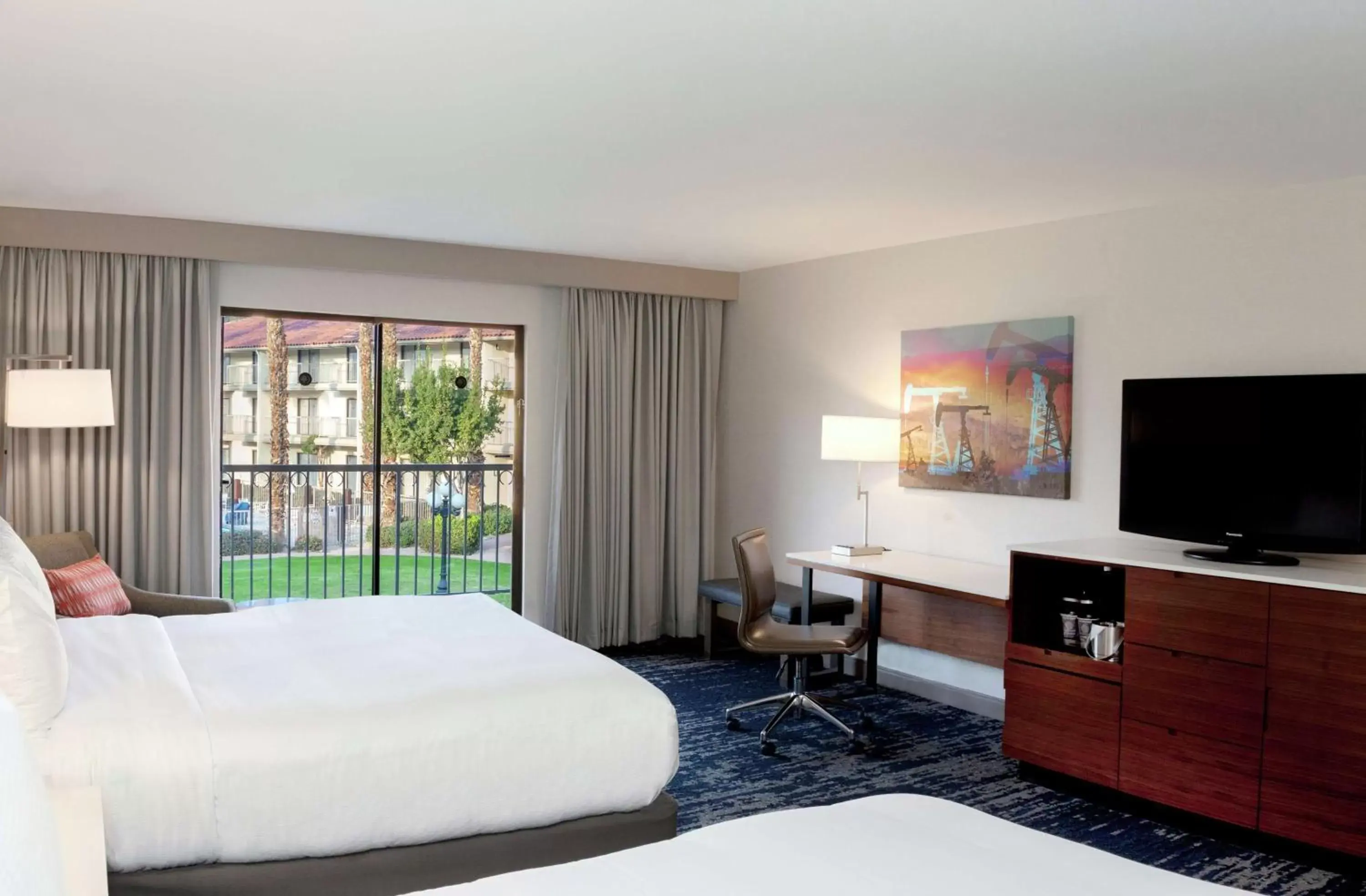 Bedroom, TV/Entertainment Center in DoubleTree by Hilton Bakersfield