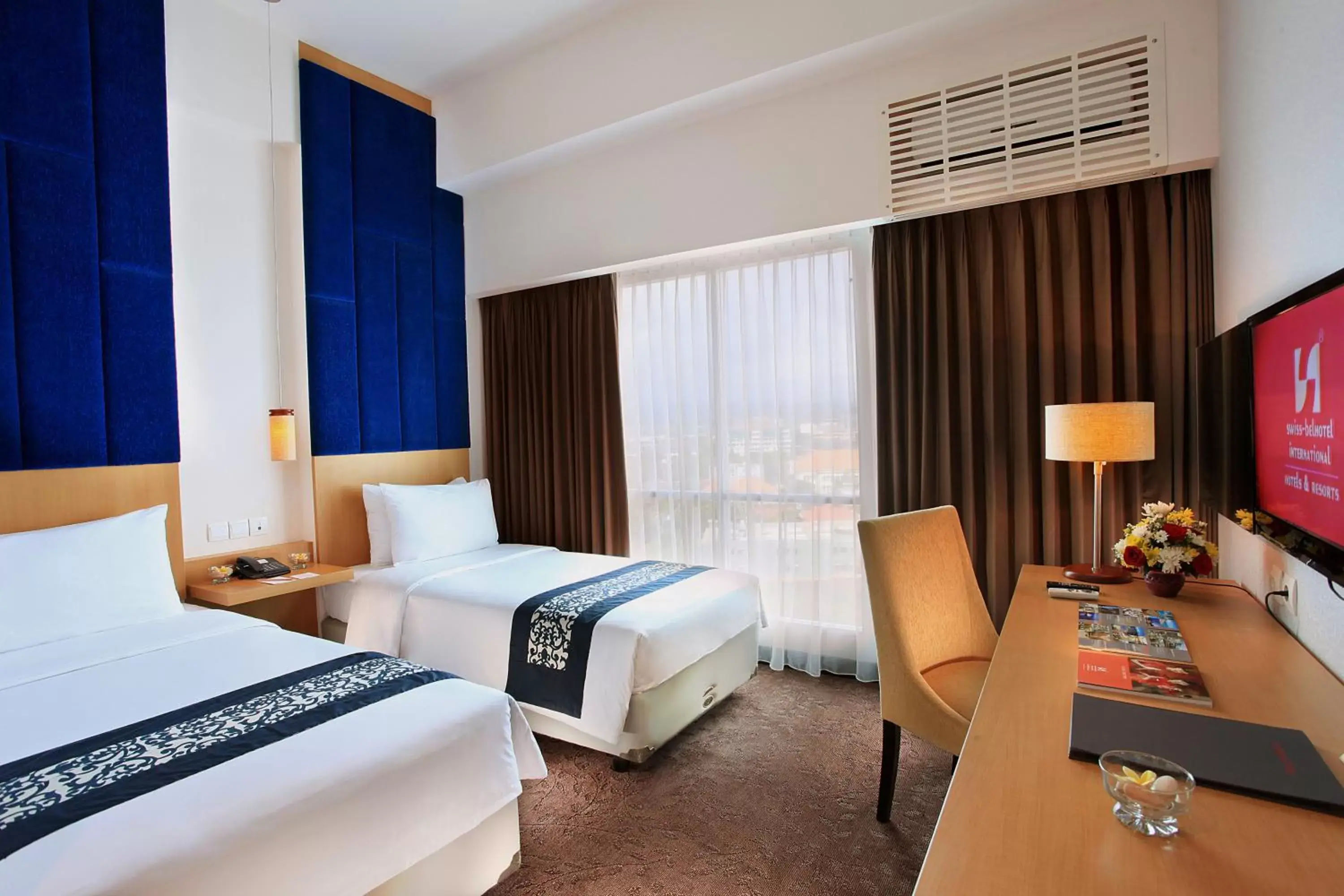 Day, Bed in Swiss-Belinn Malang