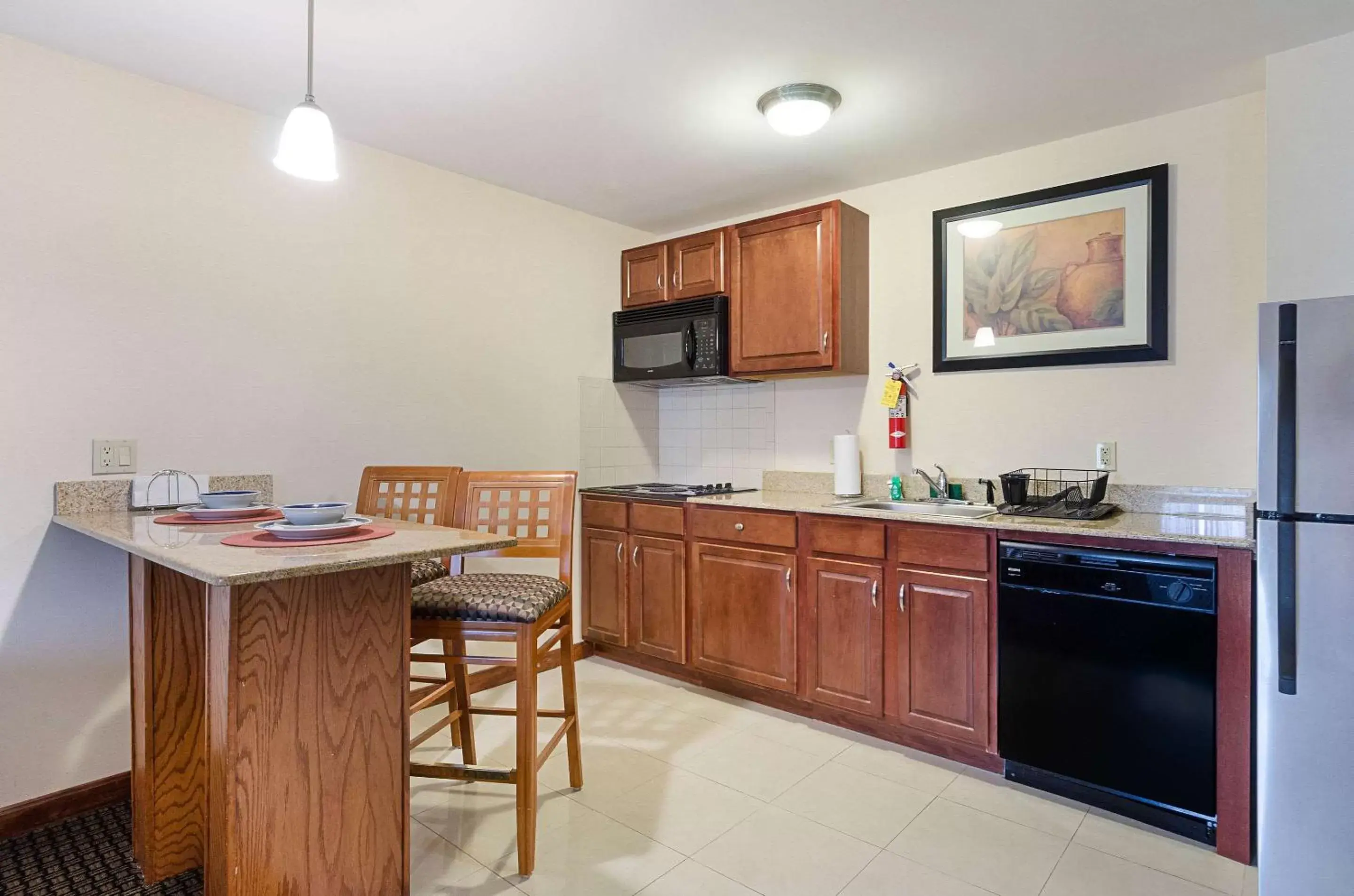 Bedroom, Kitchen/Kitchenette in Quality Inn & Suites Northampton - Amherst