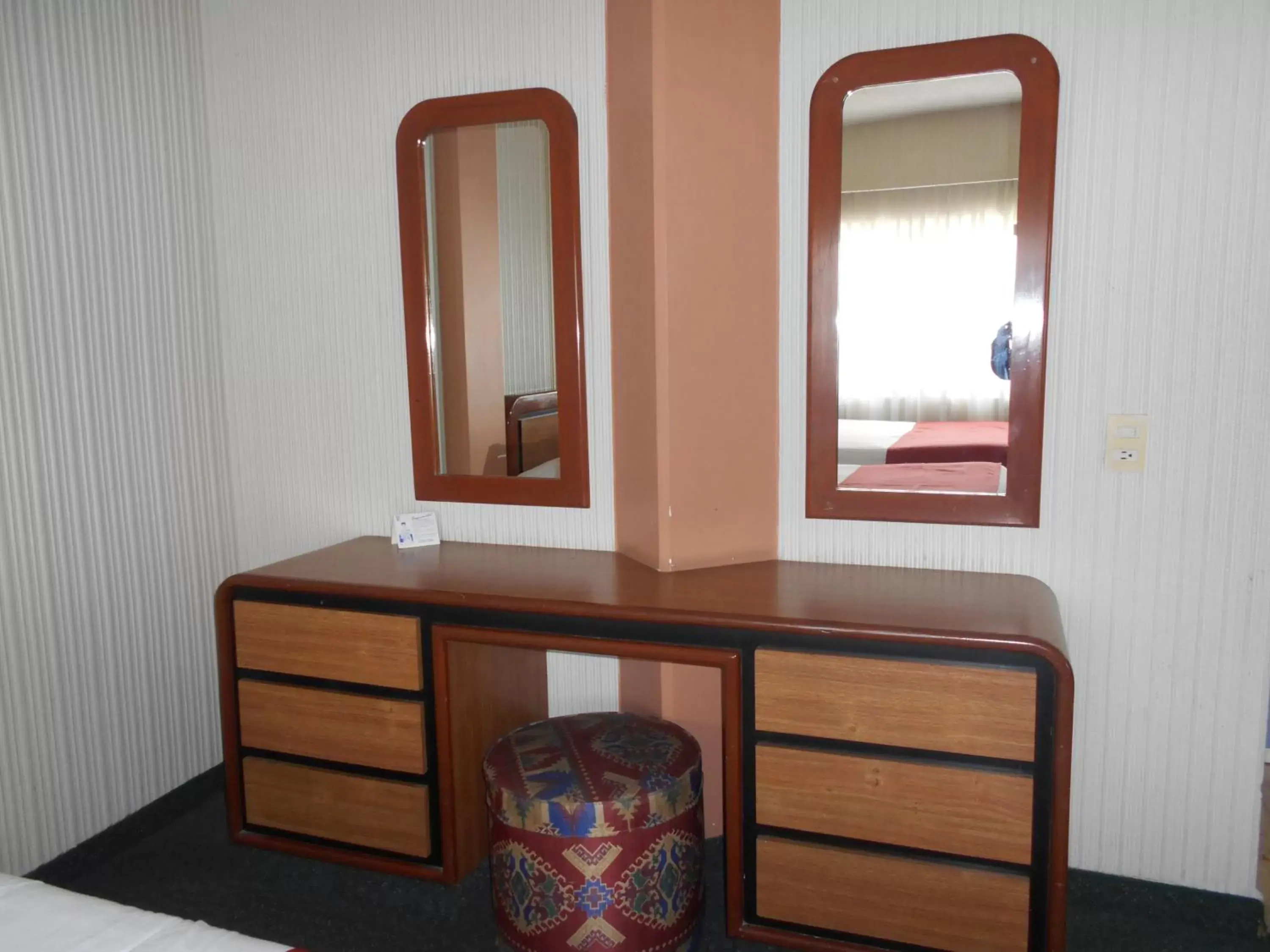 Bedroom, Seating Area in Hotel Puente Real