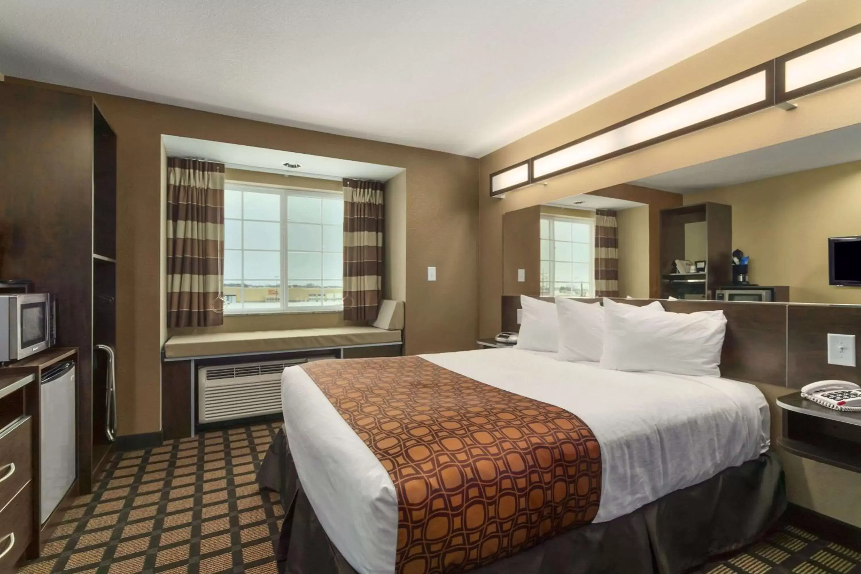 Photo of the whole room, Bed in Microtel Inn & Suites by Wyndham Minot