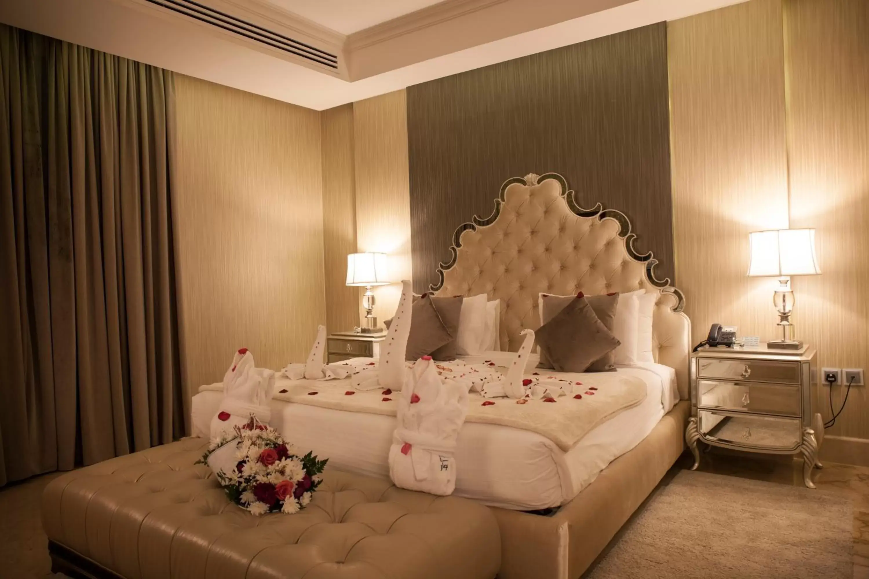 Bed in Aswar Hotel Suites Riyadh