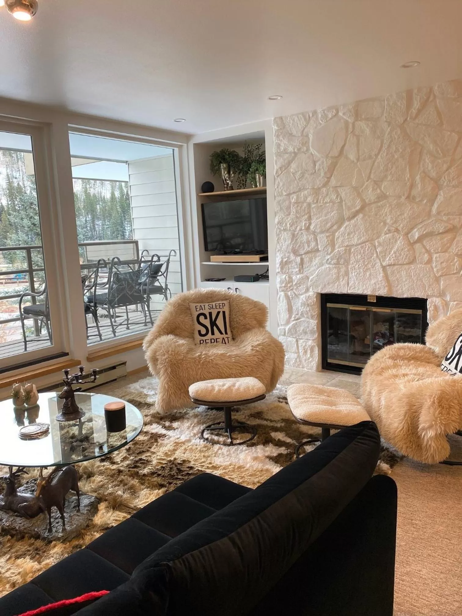 Living room in Simba Run Vail Condominiums