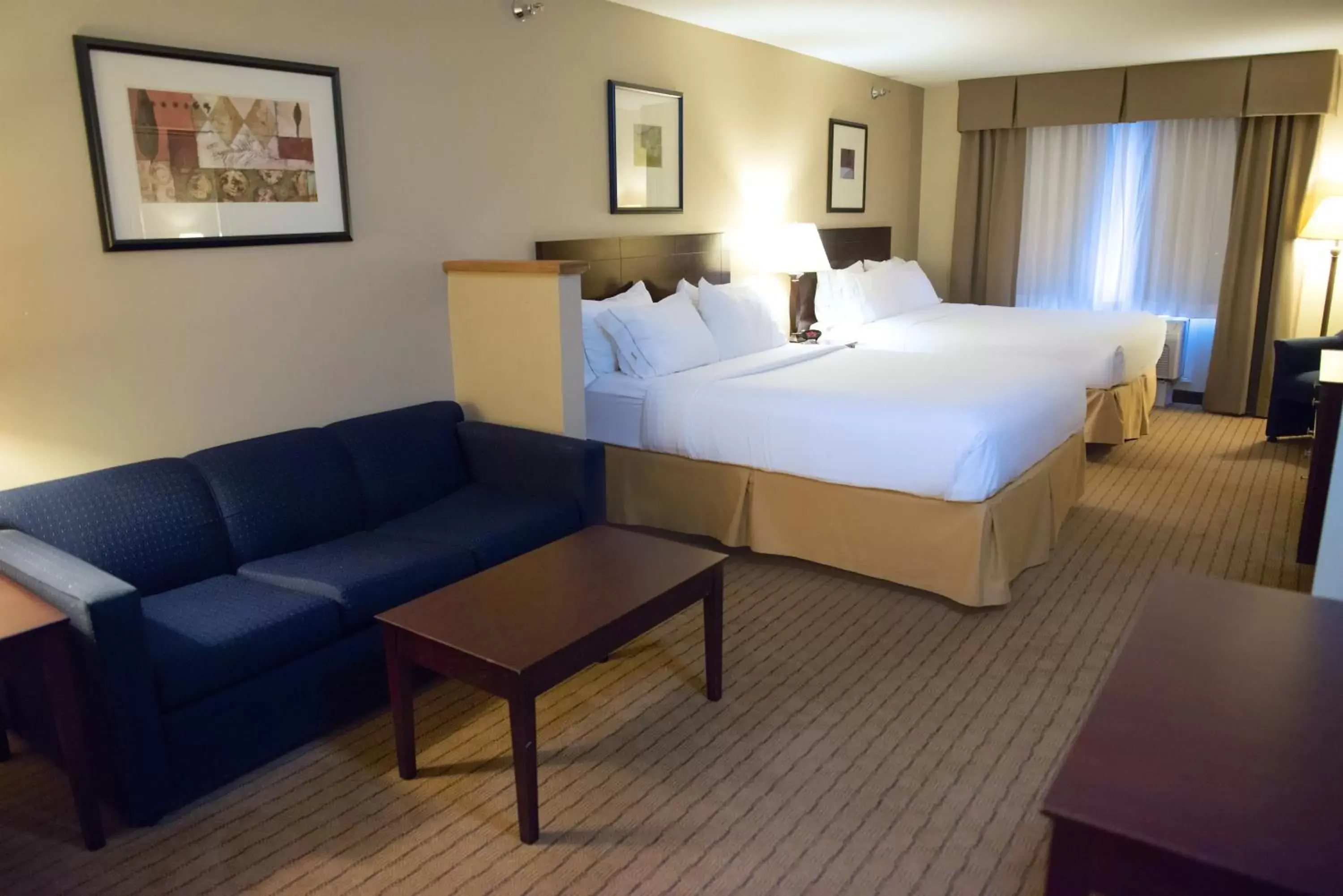 Photo of the whole room, Bed in Holiday Inn Express Devils Lake, an IHG Hotel