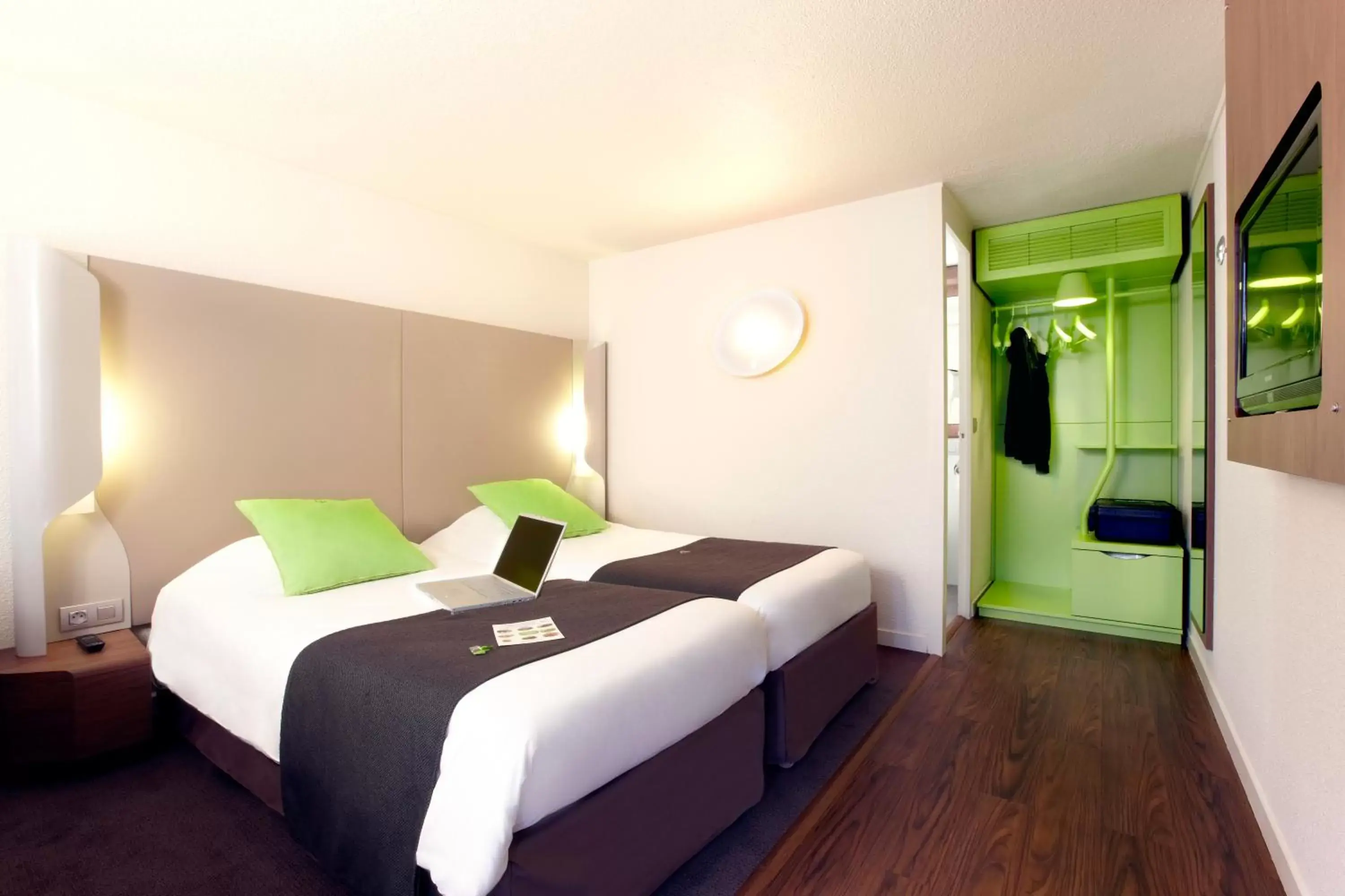 Photo of the whole room, Bed in Campanile Nantes ~ Saint-Herblain
