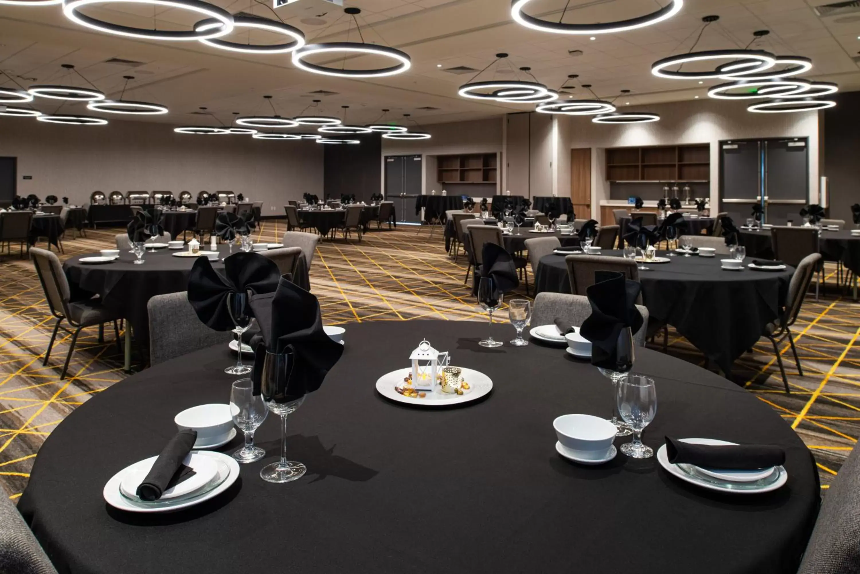 Meeting/conference room, Restaurant/Places to Eat in Holiday Inn & Suites - Idaho Falls, an IHG Hotel