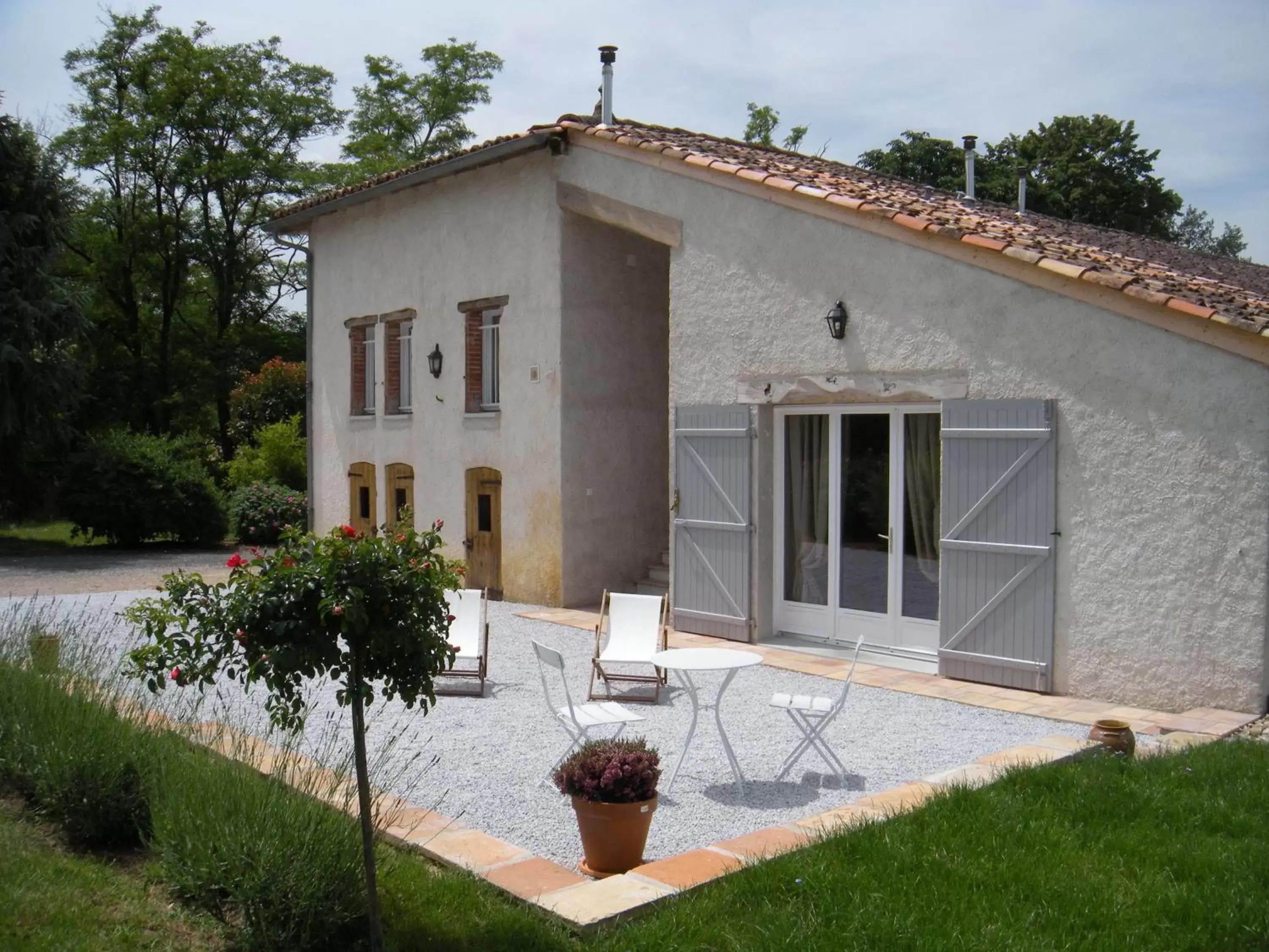 Facade/entrance, Property Building in La Fréjade