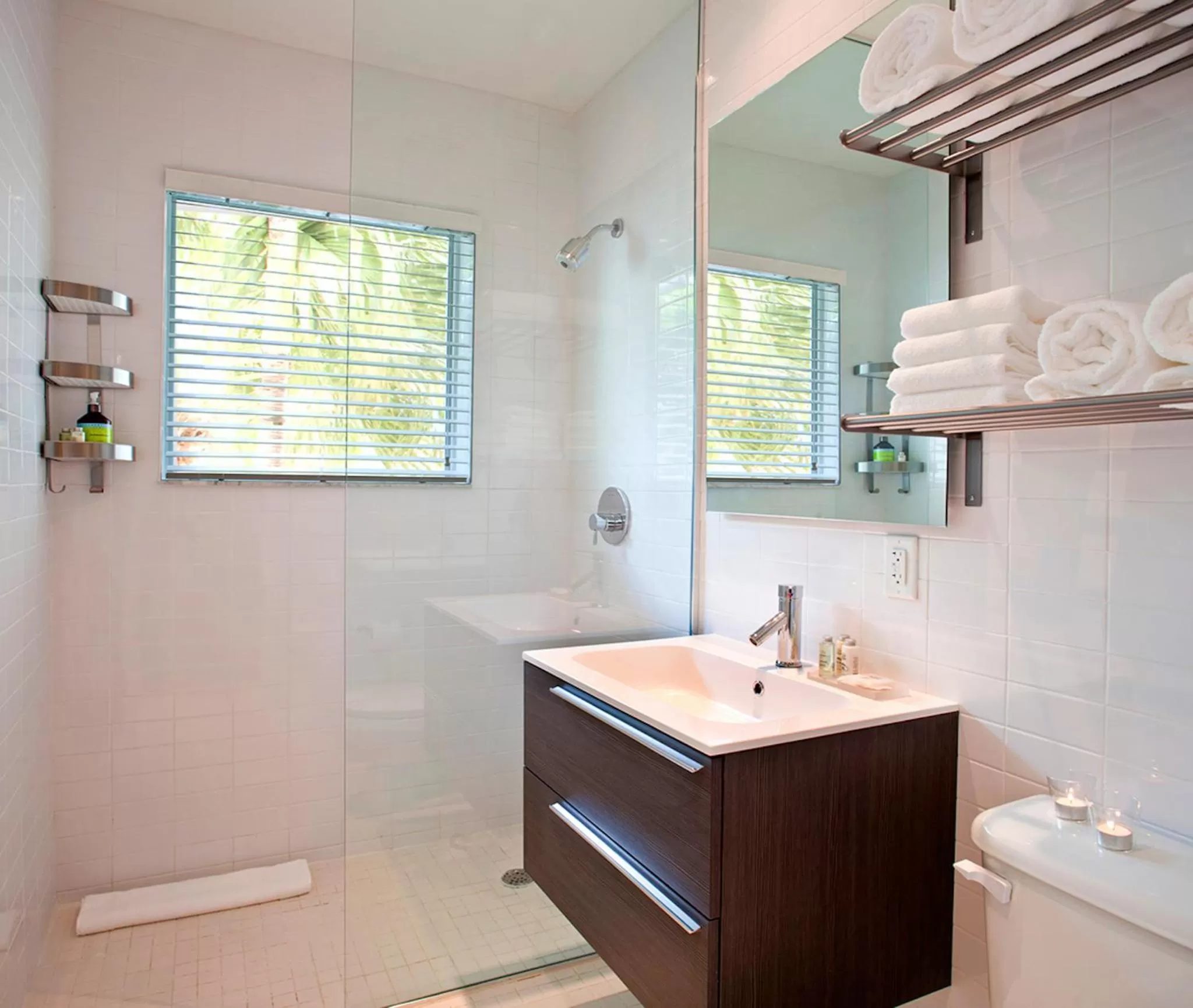 Shower in 1818 Meridian House Apartments and Suites by Eskape Collection