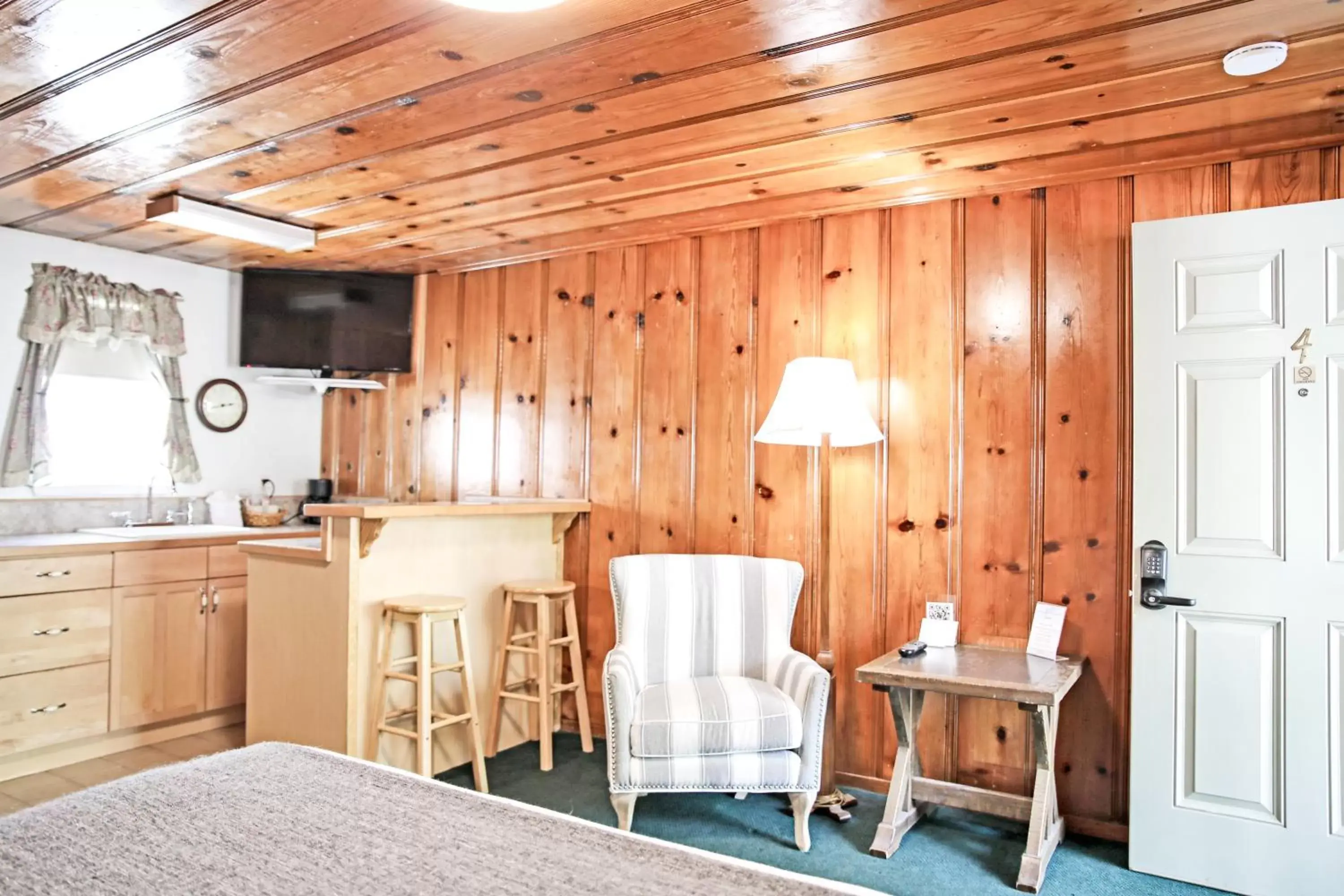 Seating Area in Sierra Mountain Inn