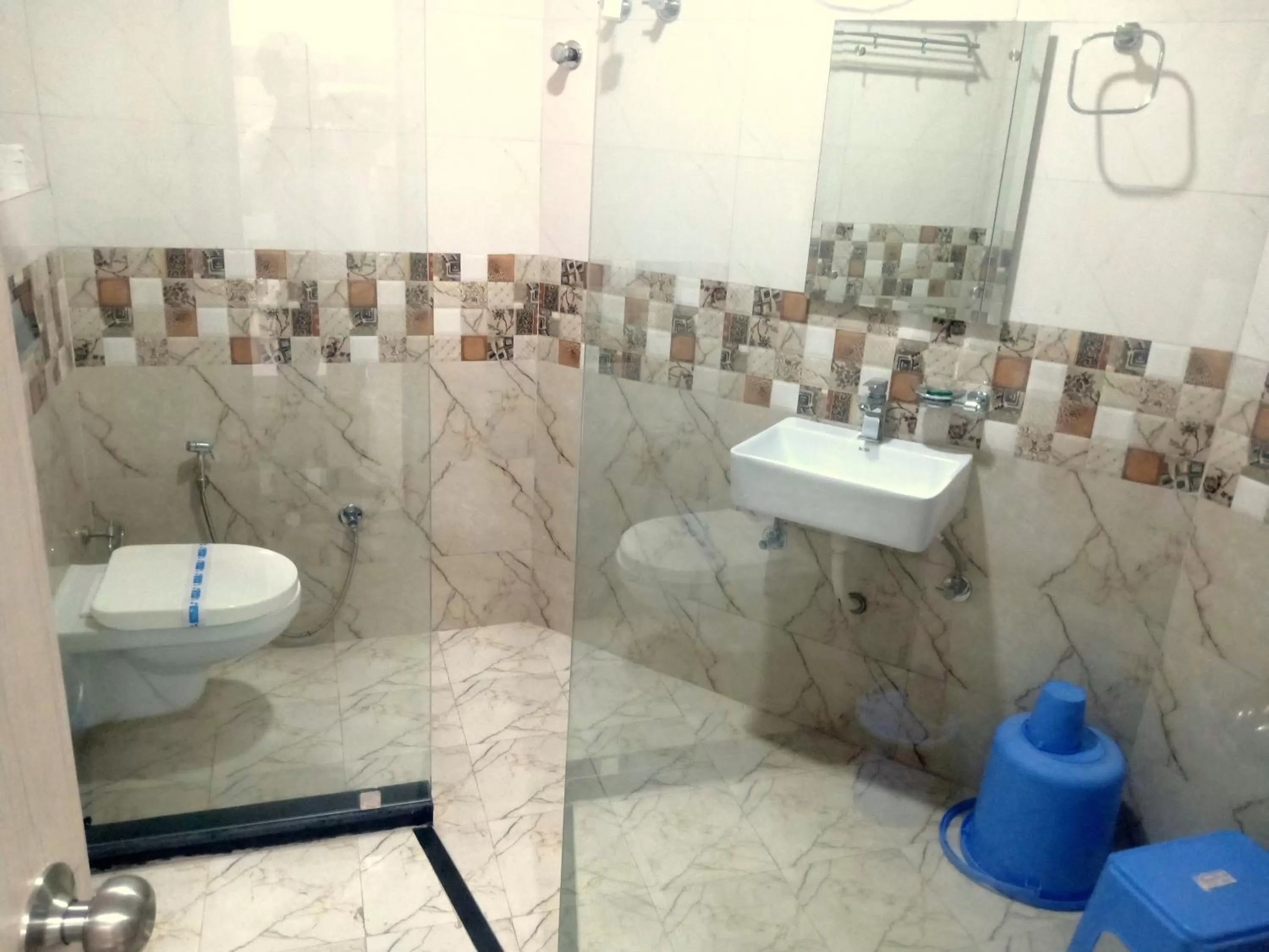 Bathroom in Hotel Shri Gourav