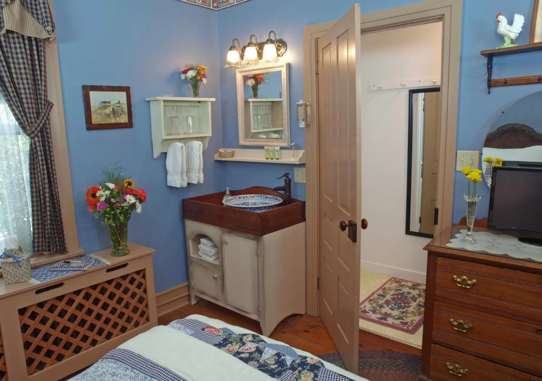 Bathroom in 1825 Inn Bed and Breakfast