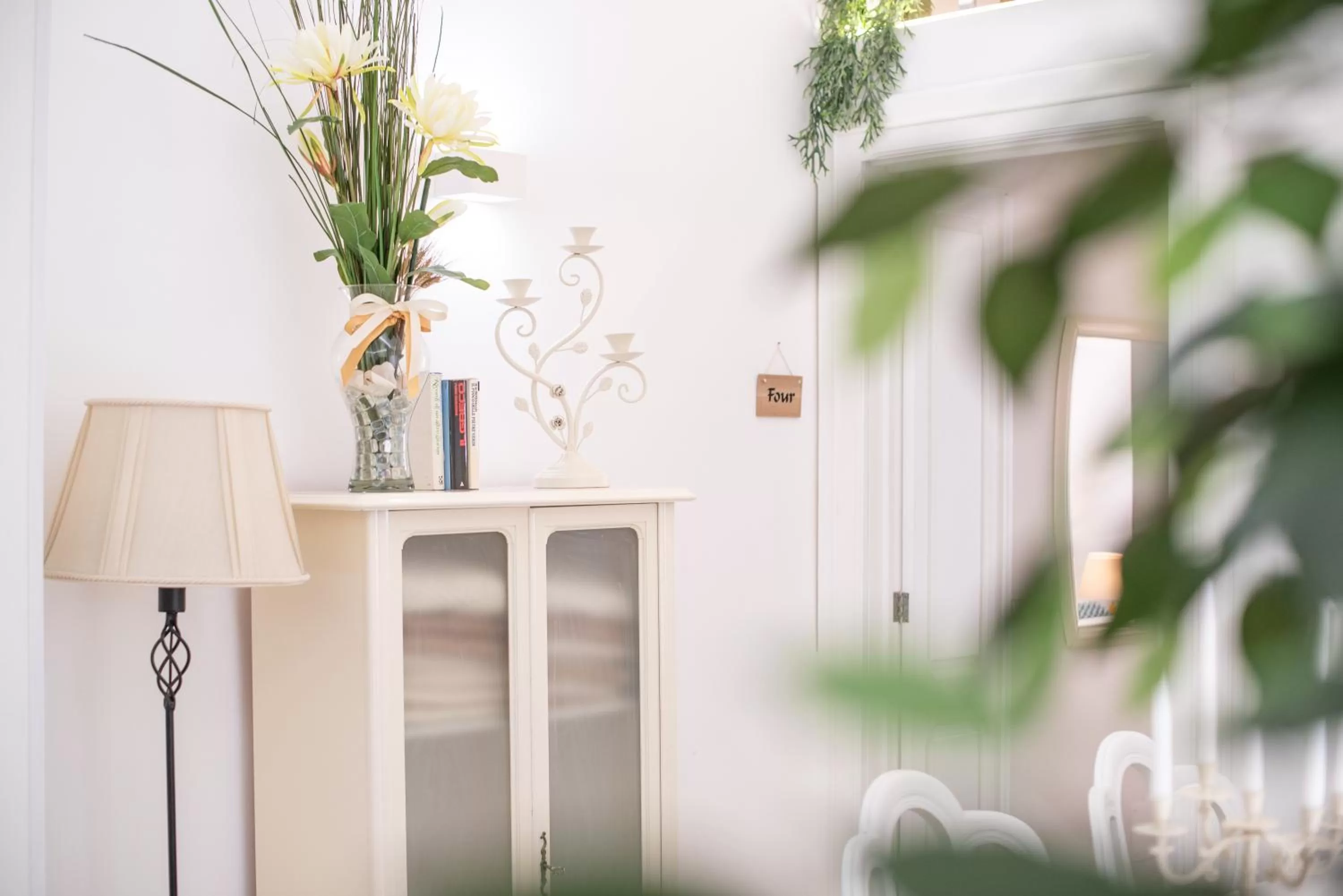 Communal lounge/ TV room in B&B Toma Street