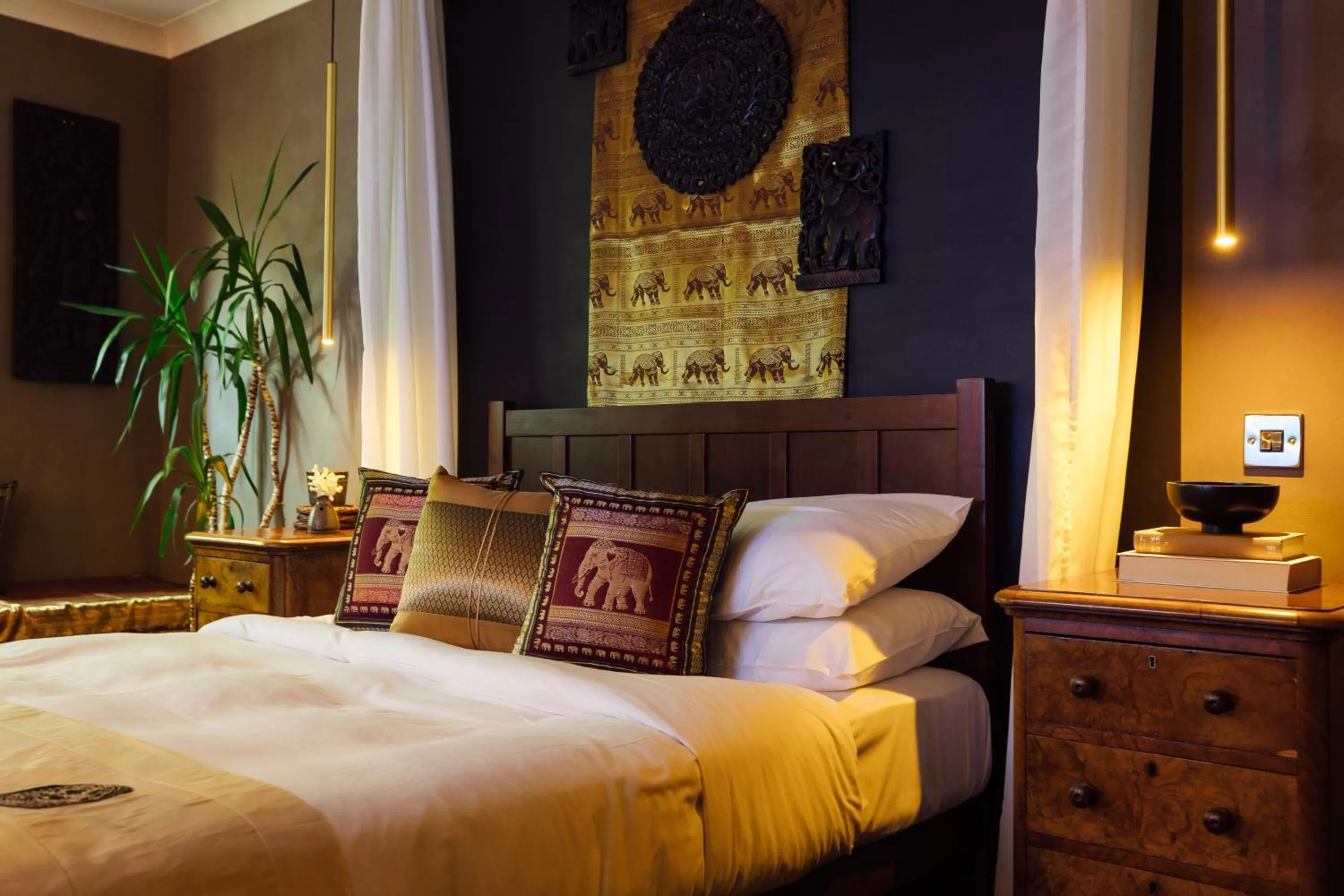 Bedroom, Bed in The Imperial Dragon Hotel