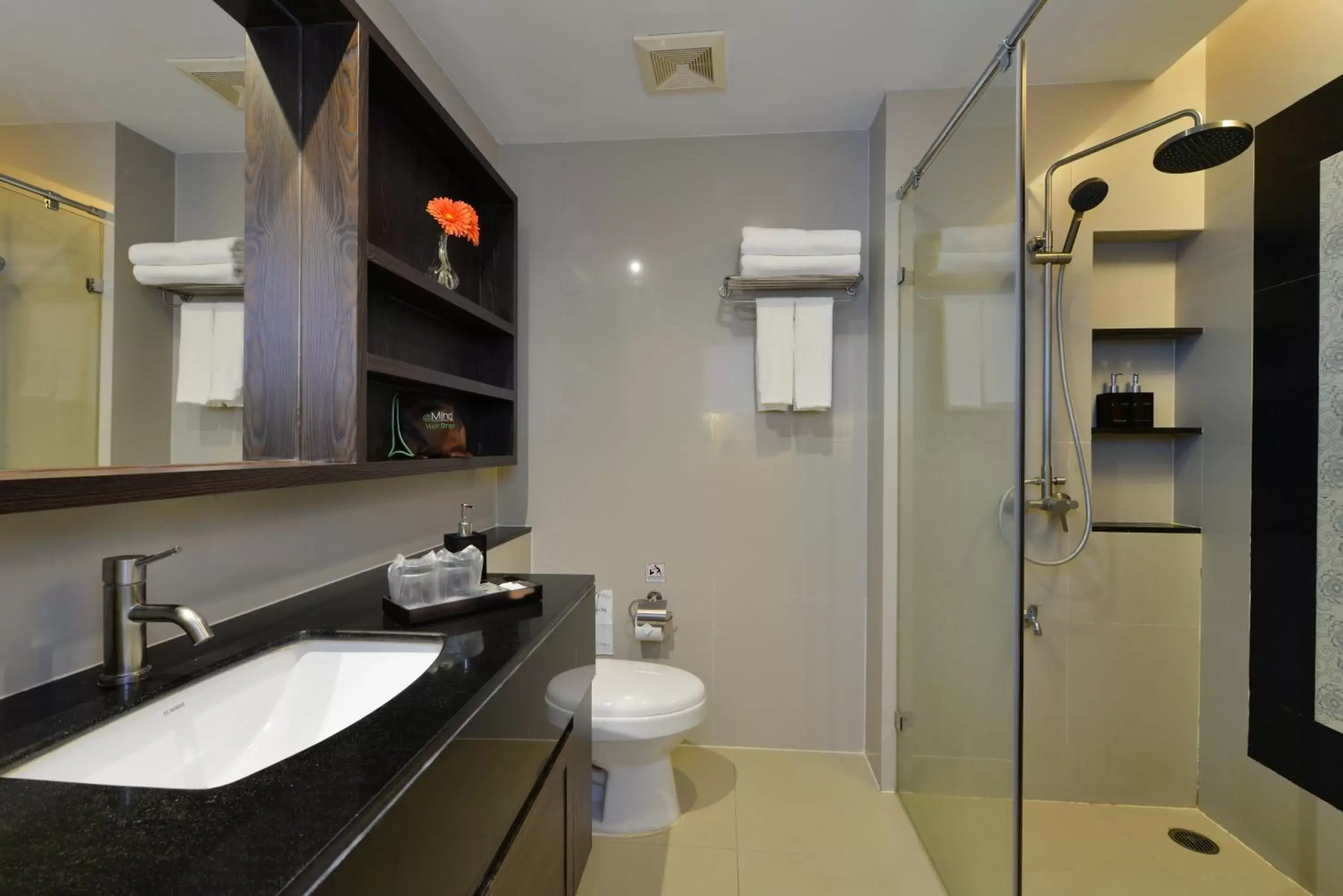 Shower, Bathroom in Altera Hotel and Residence by At Mind