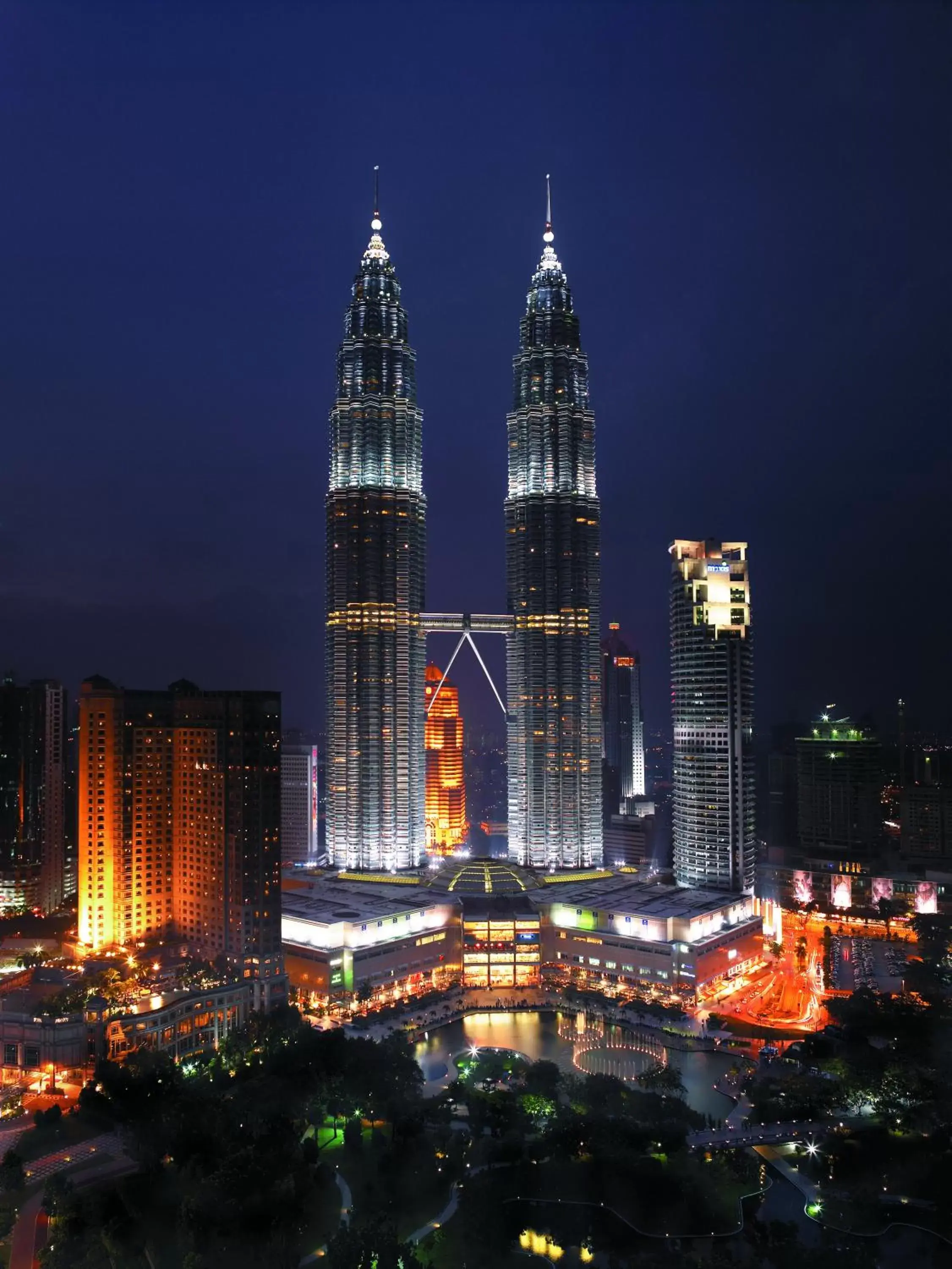 Deluxe Twin Towers View Room in Traders Hotel, Kuala Lumpur