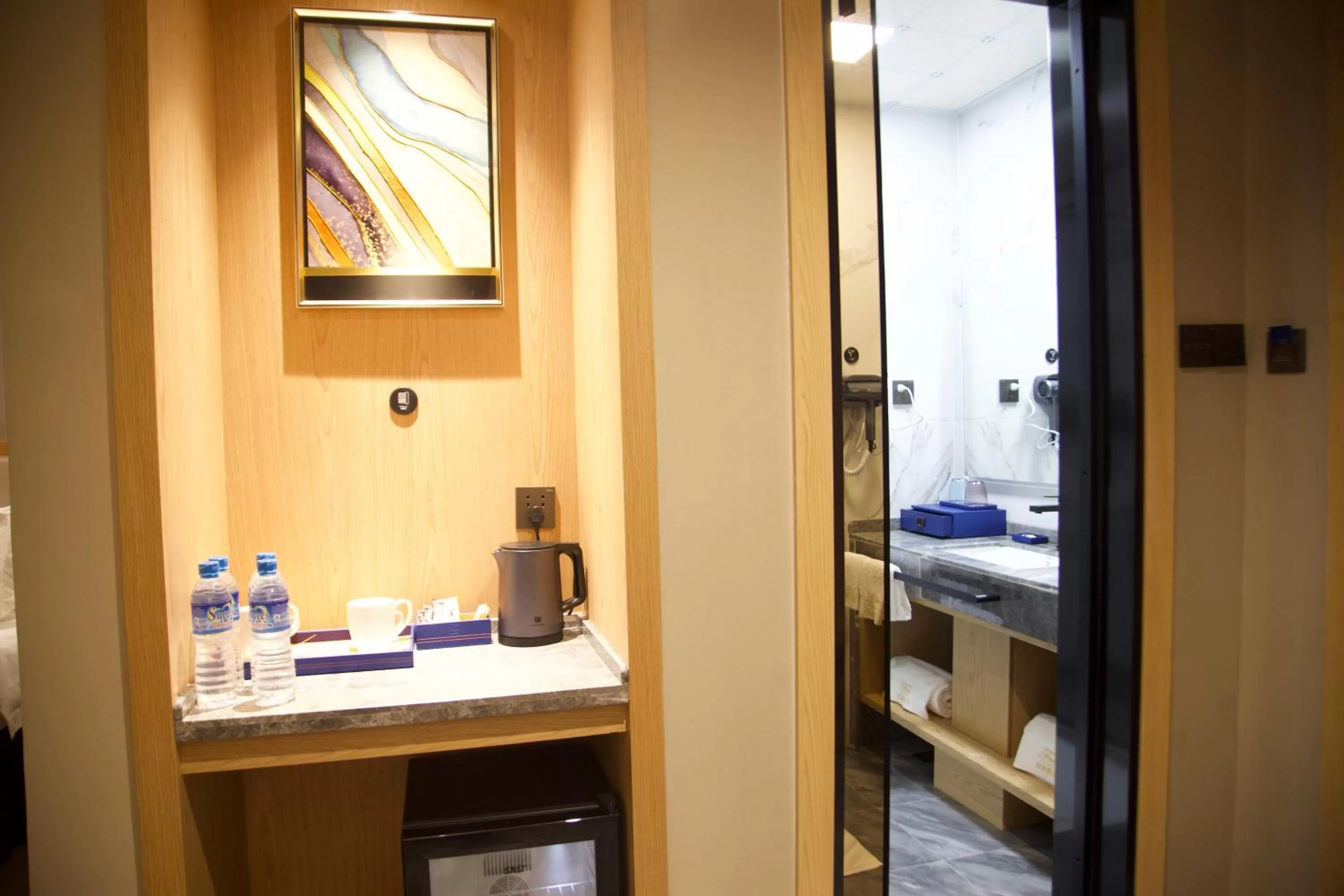 Coffee/tea facilities in Hôtel FAMILLE MONDIALE