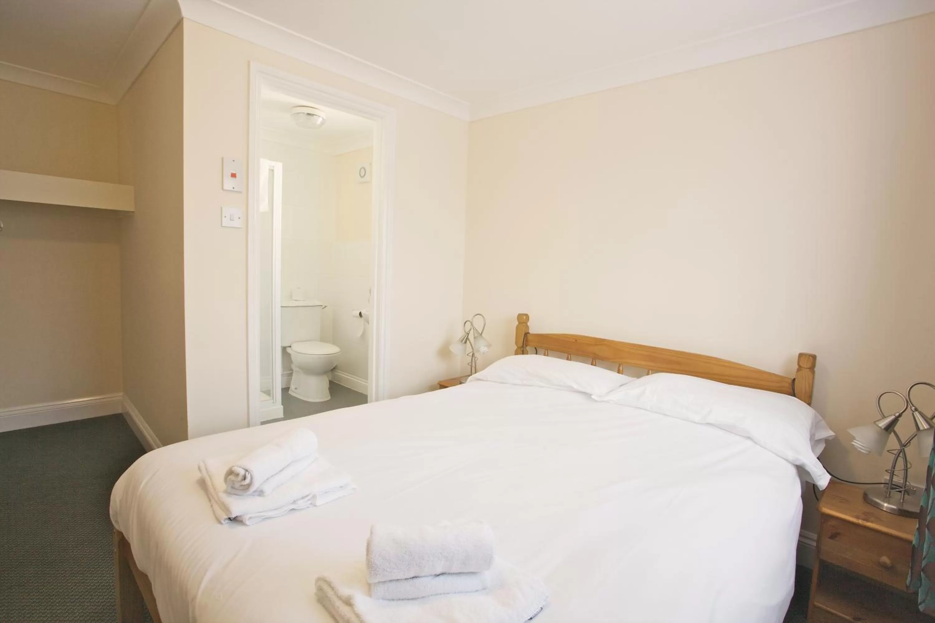 Bedroom in All Seasons Lodge Hotel