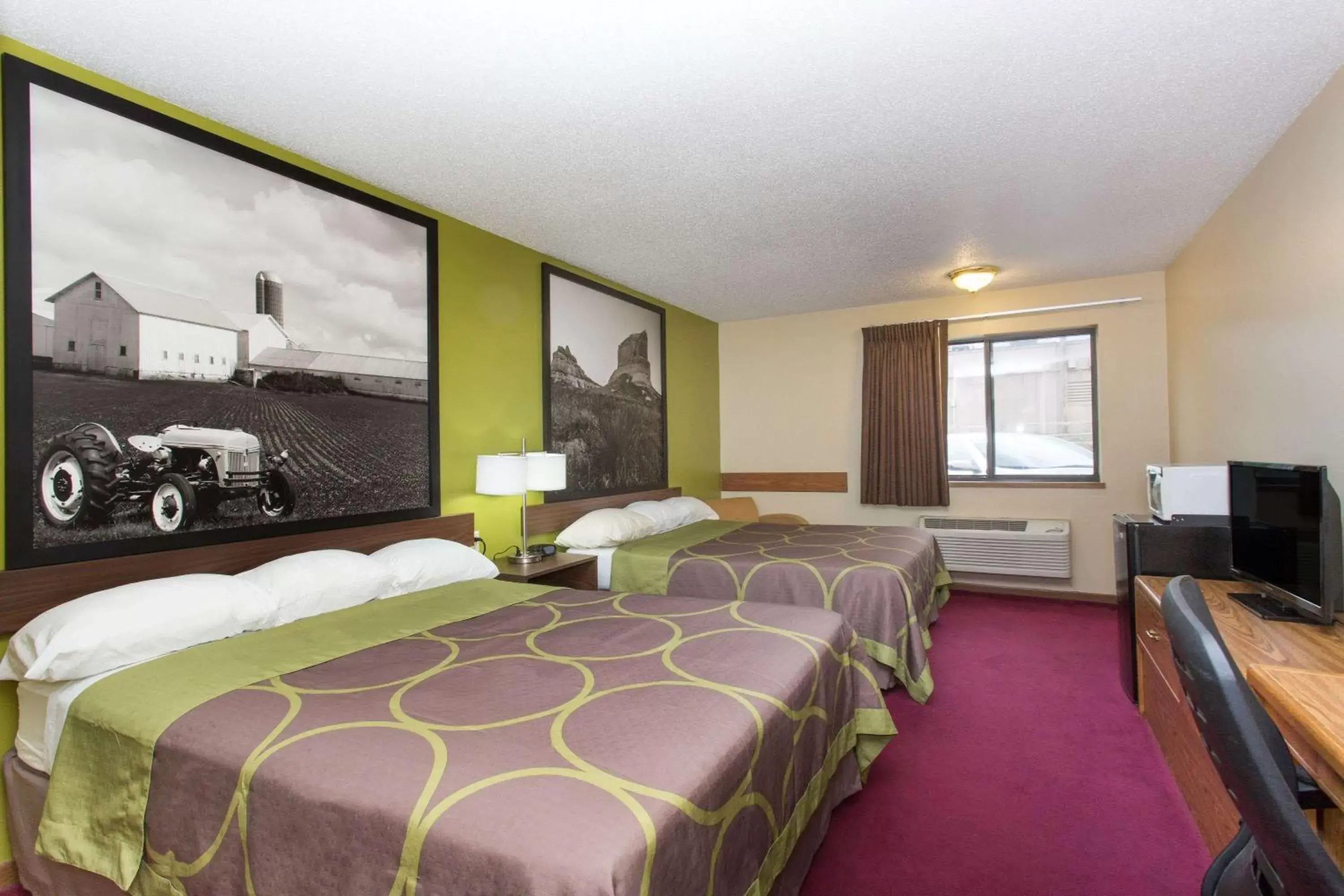 Photo of the whole room, Bed in Super 8 by Wyndham Chadron NE