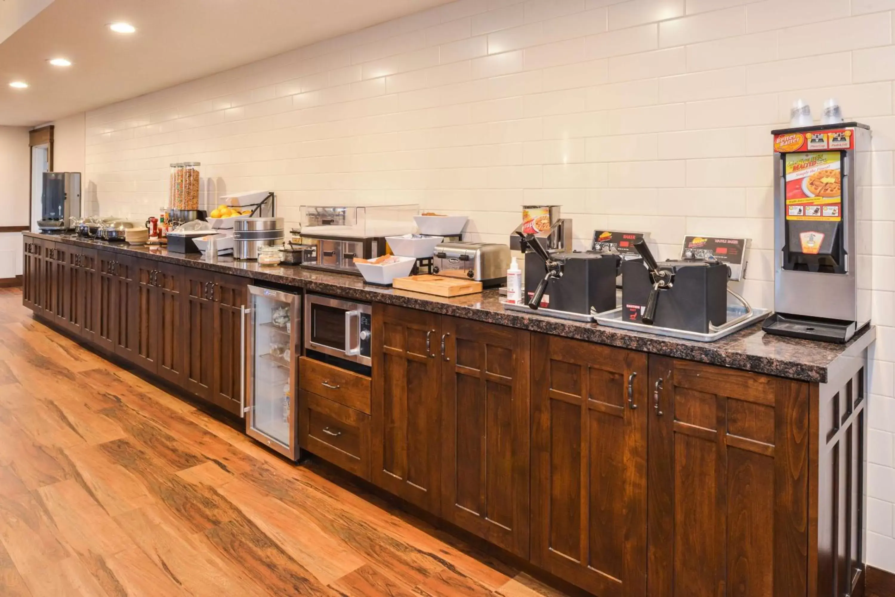 Restaurant/places to eat, Kitchen/Kitchenette in Best Western Plus High Country Inn