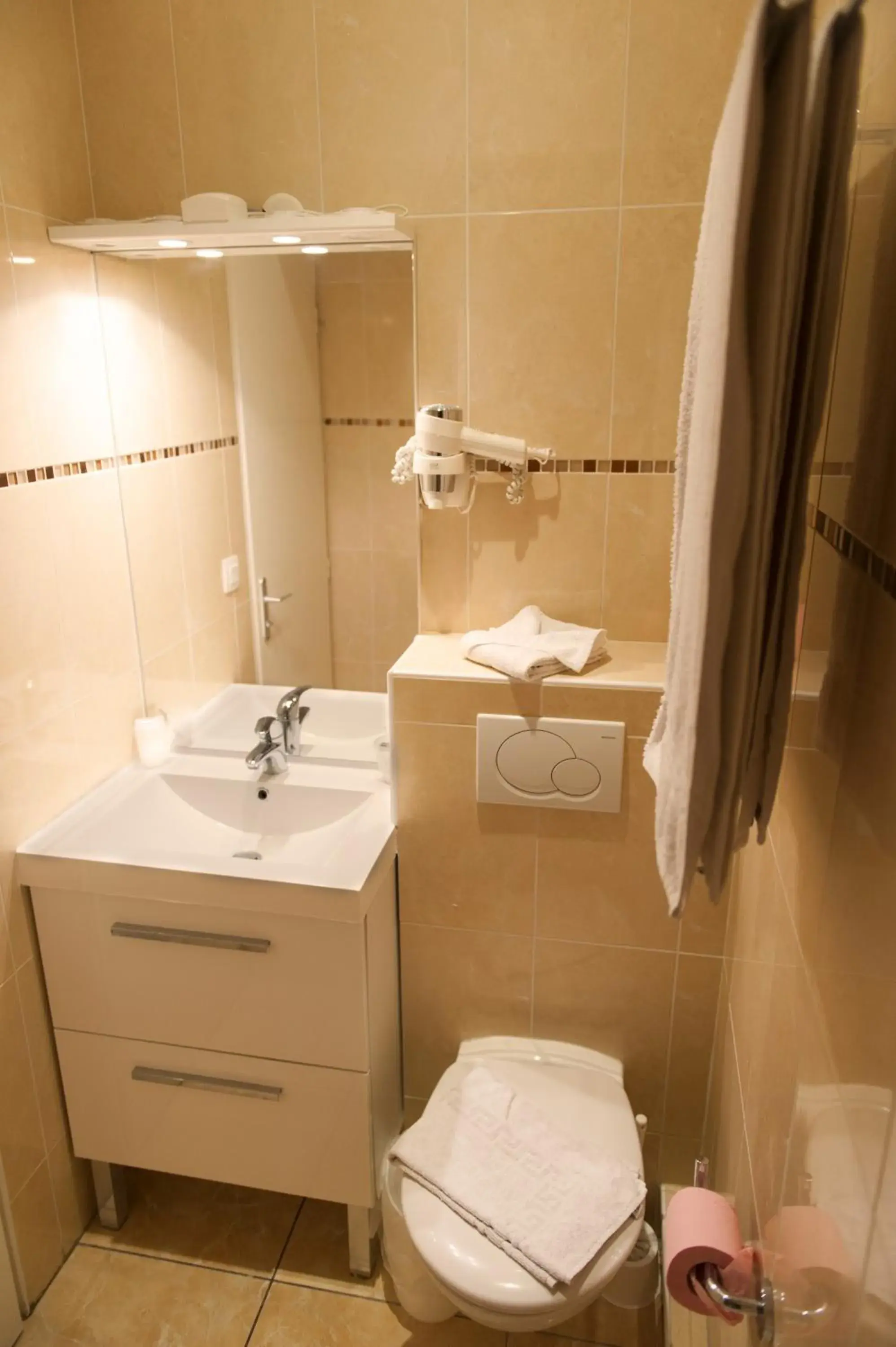 Bathroom in Hôtel Vendôme