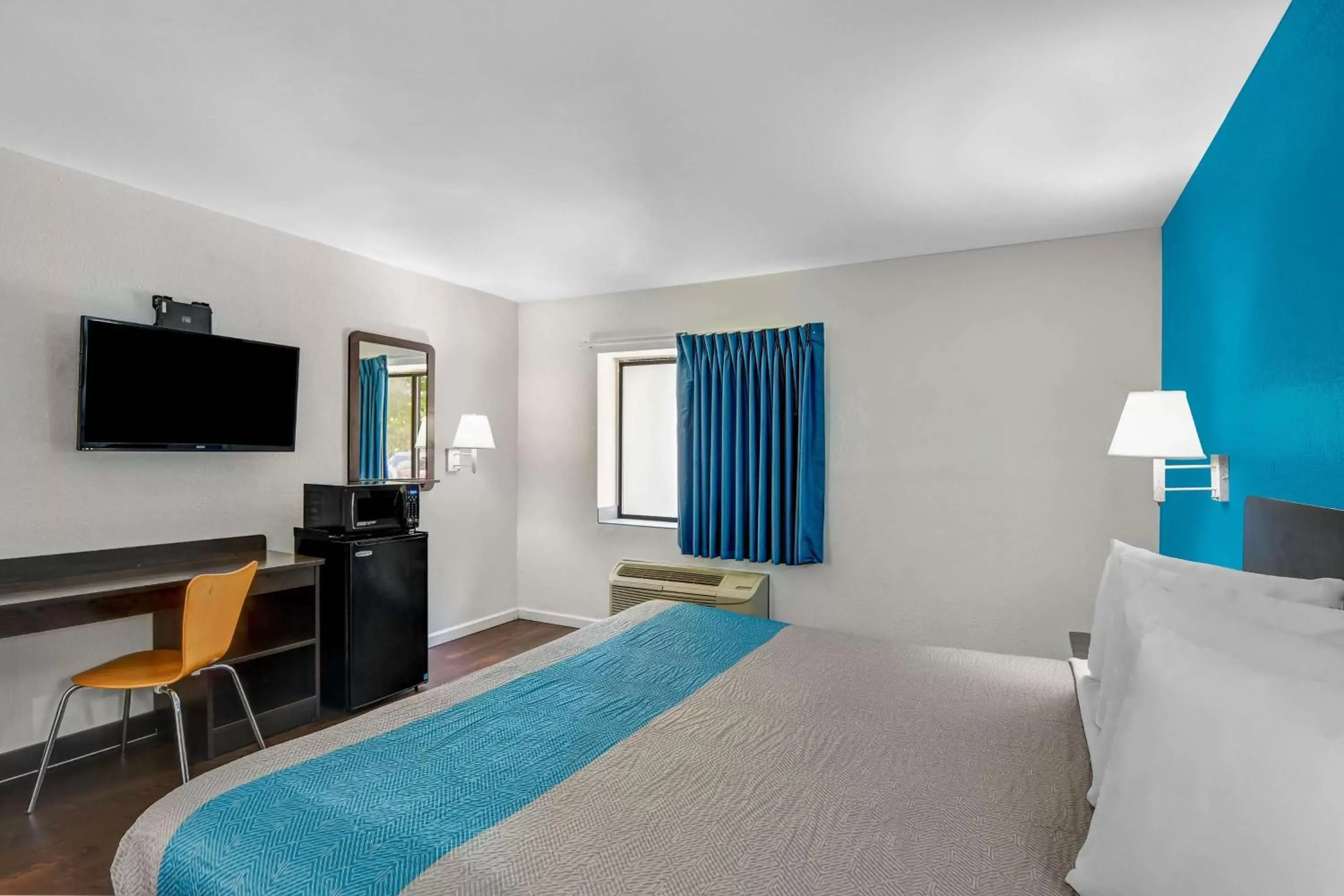 King Room - single occupancy - Disability Access - Smoking in Motel 6-Norcross, GA King Room - single occupancy - Disability Access - Smoking in Motel 6-Norcross, GA