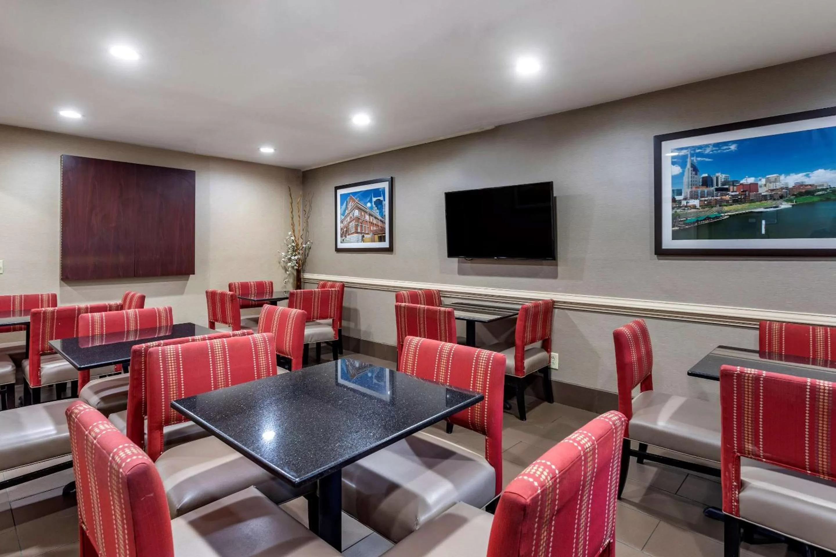 Restaurant/places to eat in Comfort Inn Nashville West