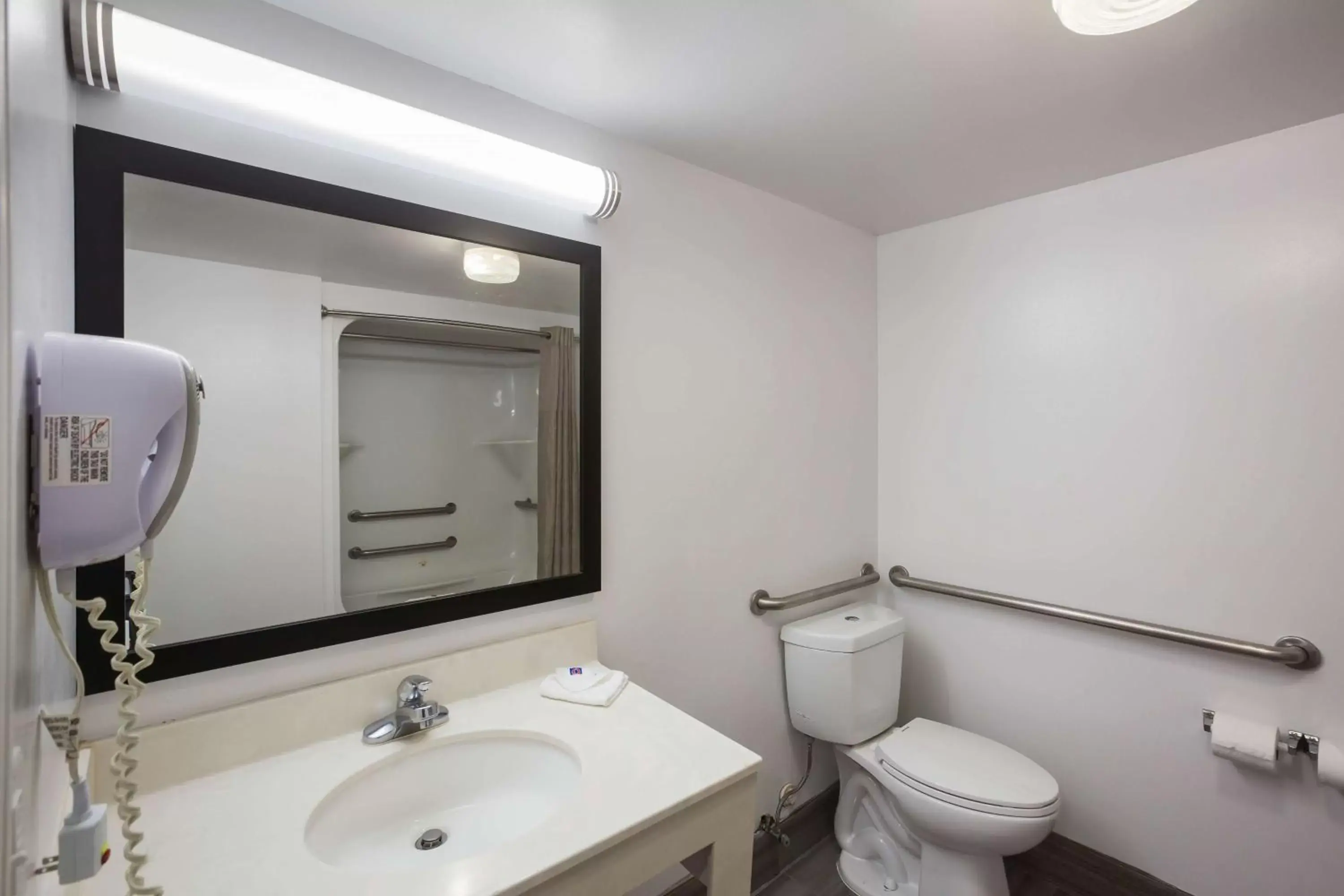 Bathroom in Motel 6-Suwanee, GA - Gwinnett Center