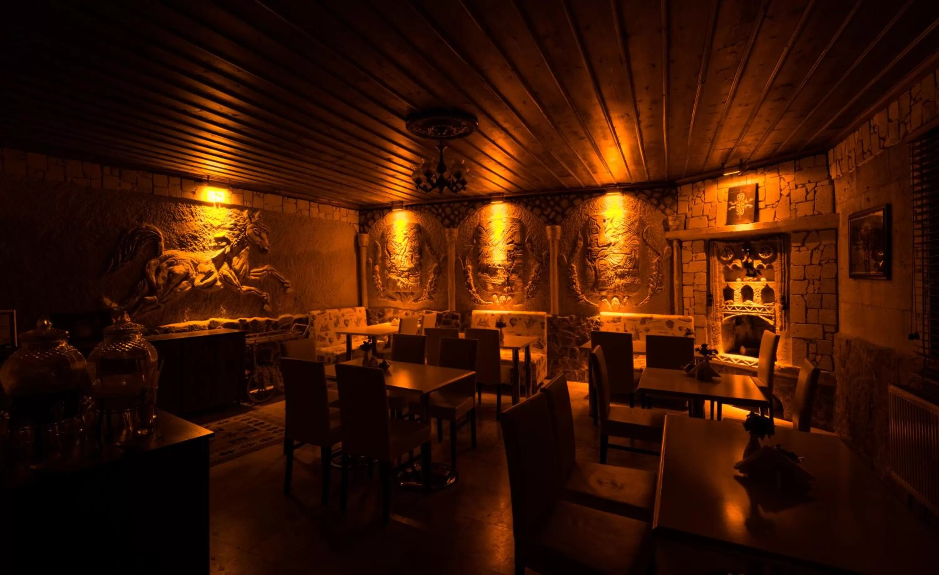 Communal lounge/ TV room in Elite Cave Suites