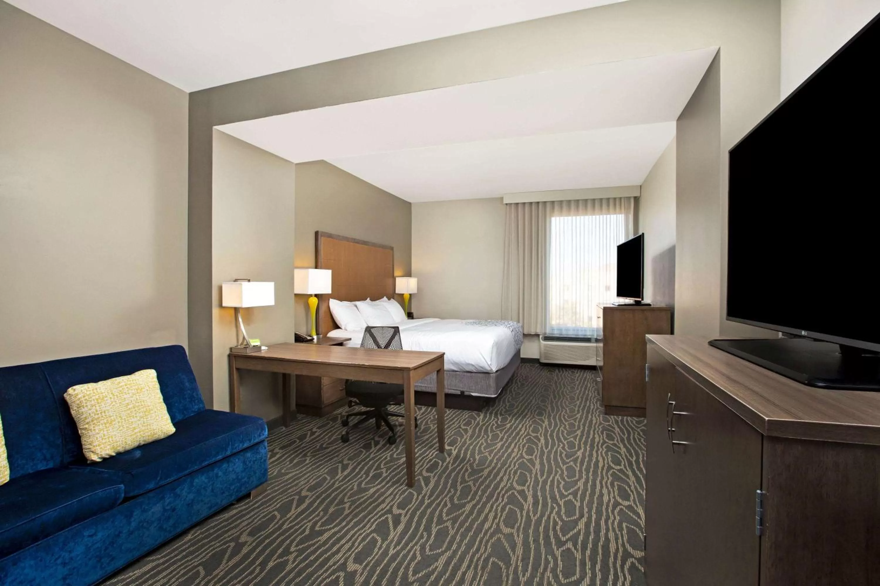 Photo of the whole room, Bed in La Quinta by Wyndham Page at Lake Powell