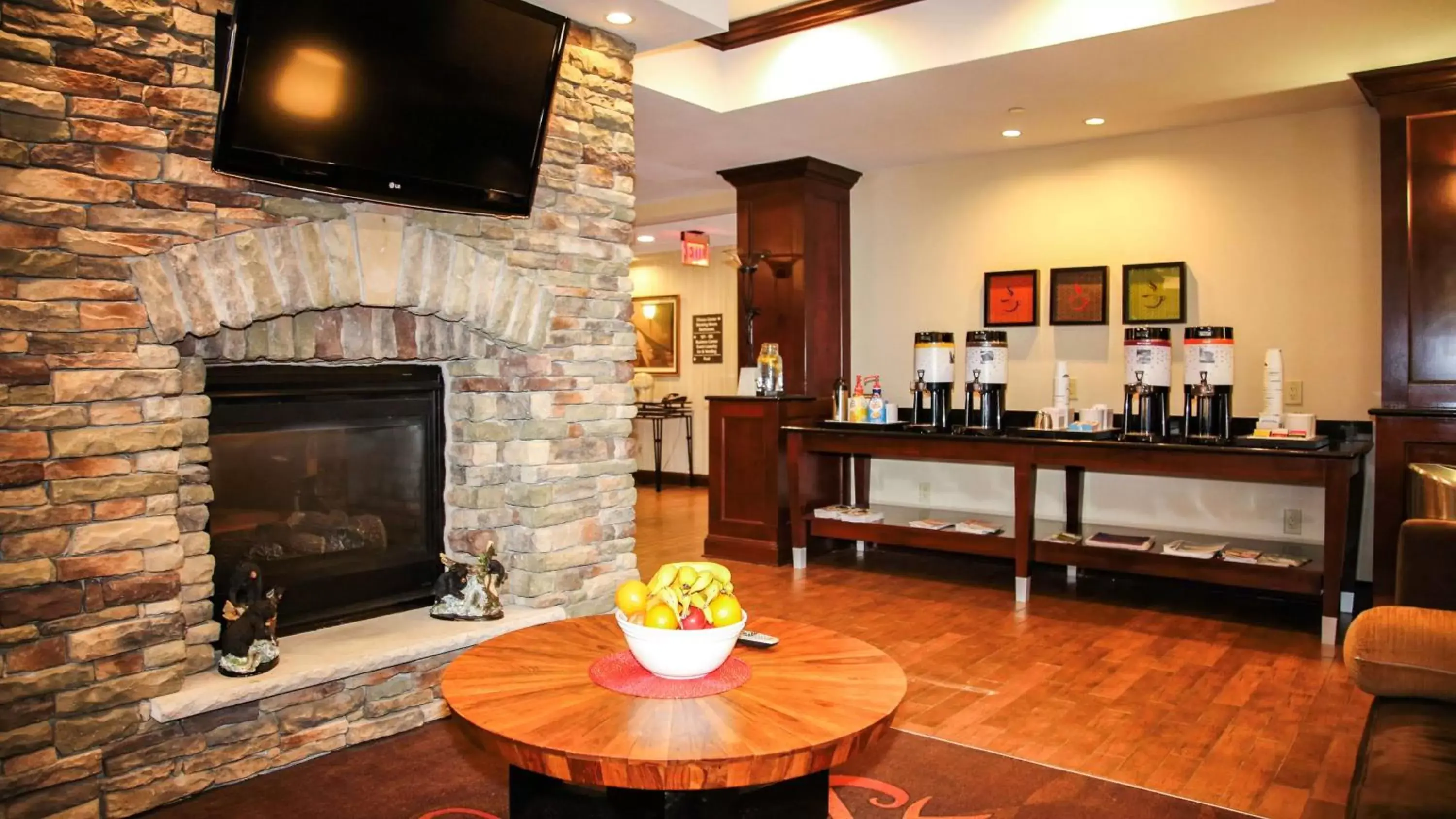 Lobby or reception, Kitchen/Kitchenette in Hampton Inn Matamoras