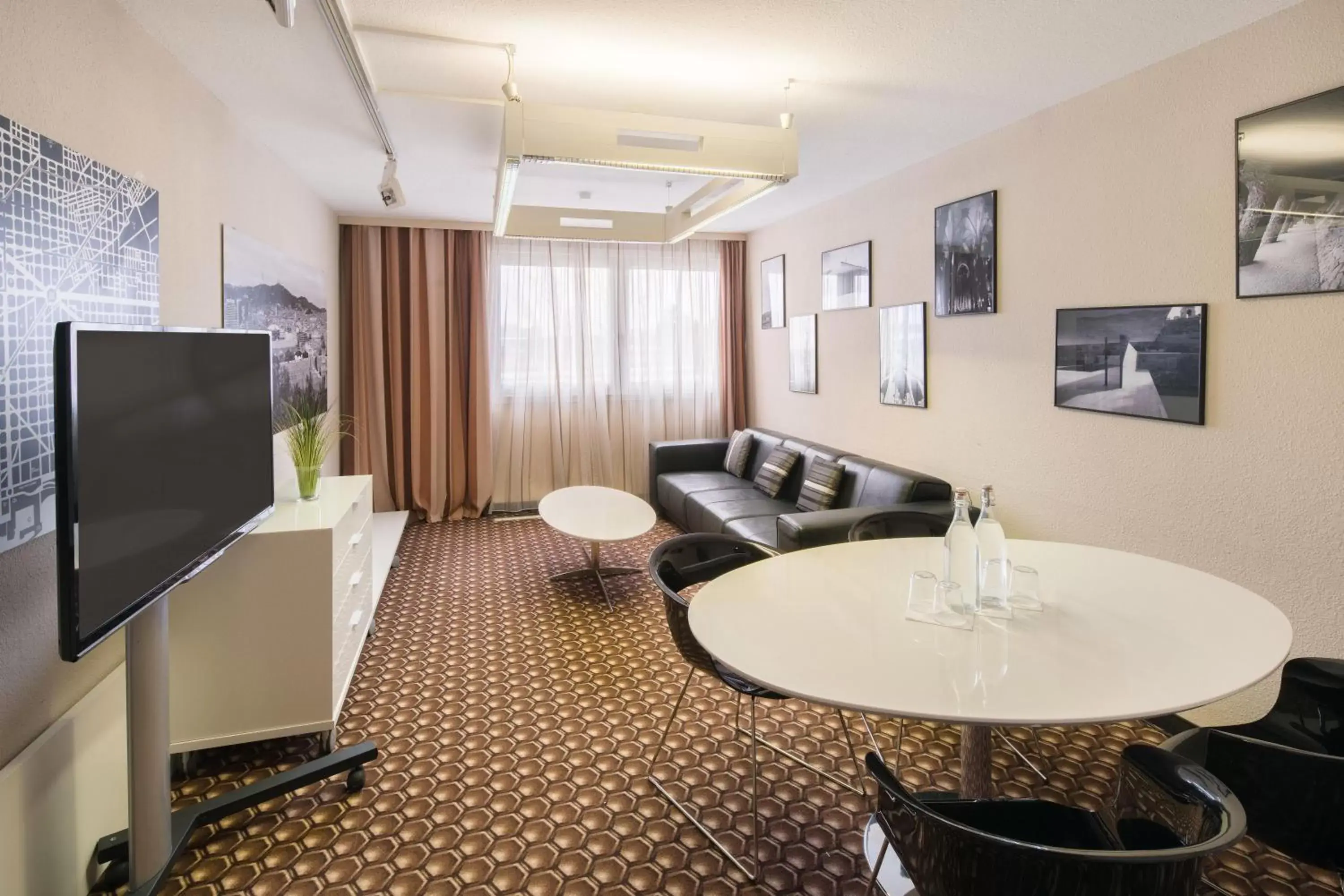 Meeting/conference room, TV/Entertainment Center in Best Western Smart Hotel