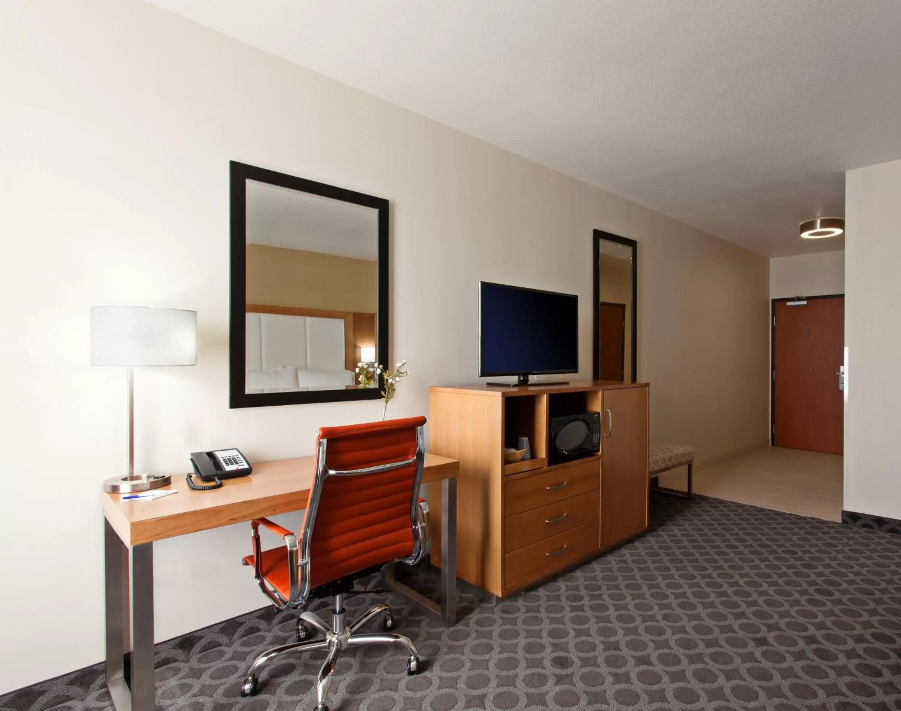 Photo of the whole room, TV/Entertainment Center in Holiday Inn Express North Hollywood - Burbank Area, an IHG Hotel