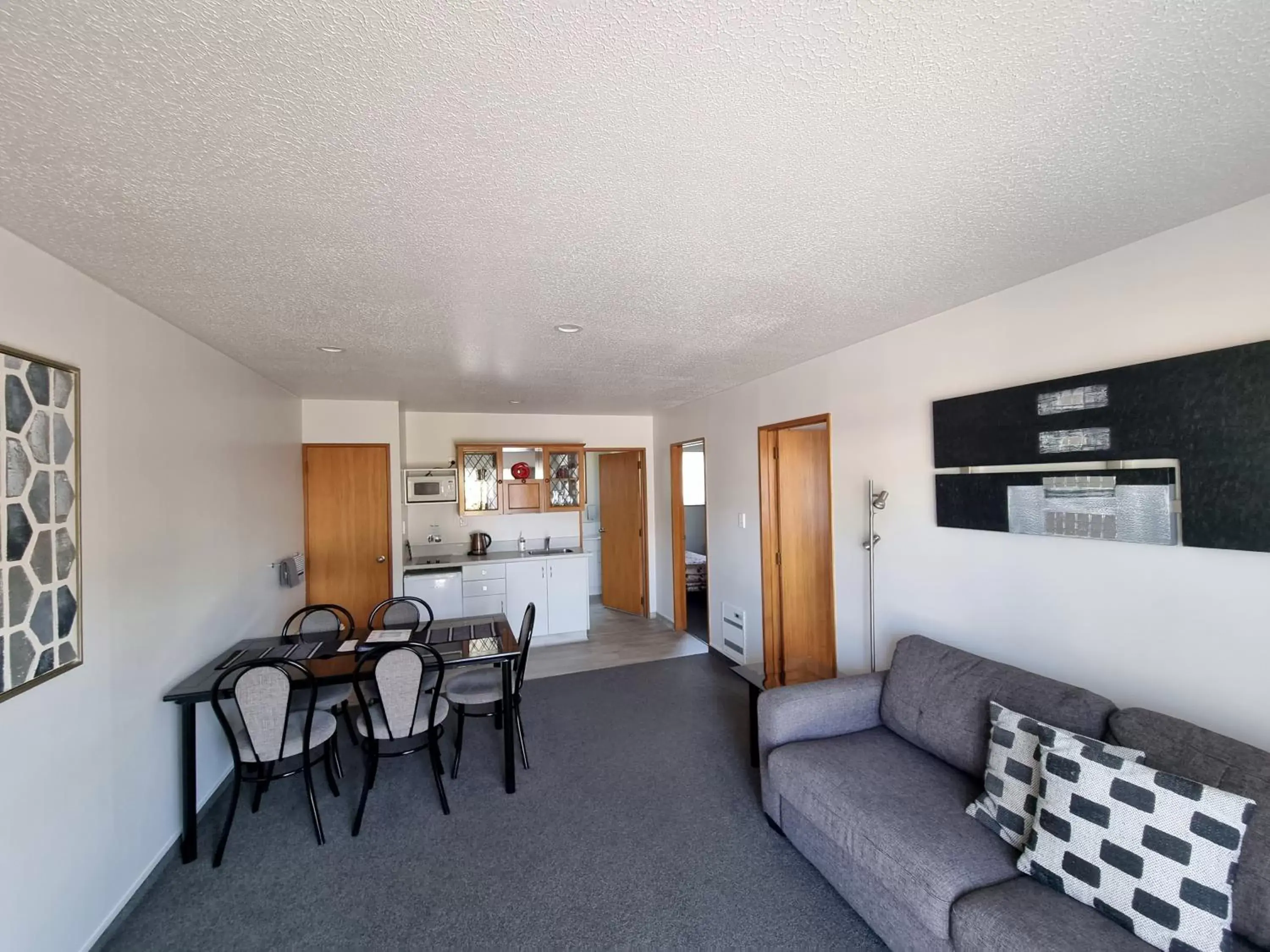 Living room, Seating Area in ASURE Highpark Motor Inn