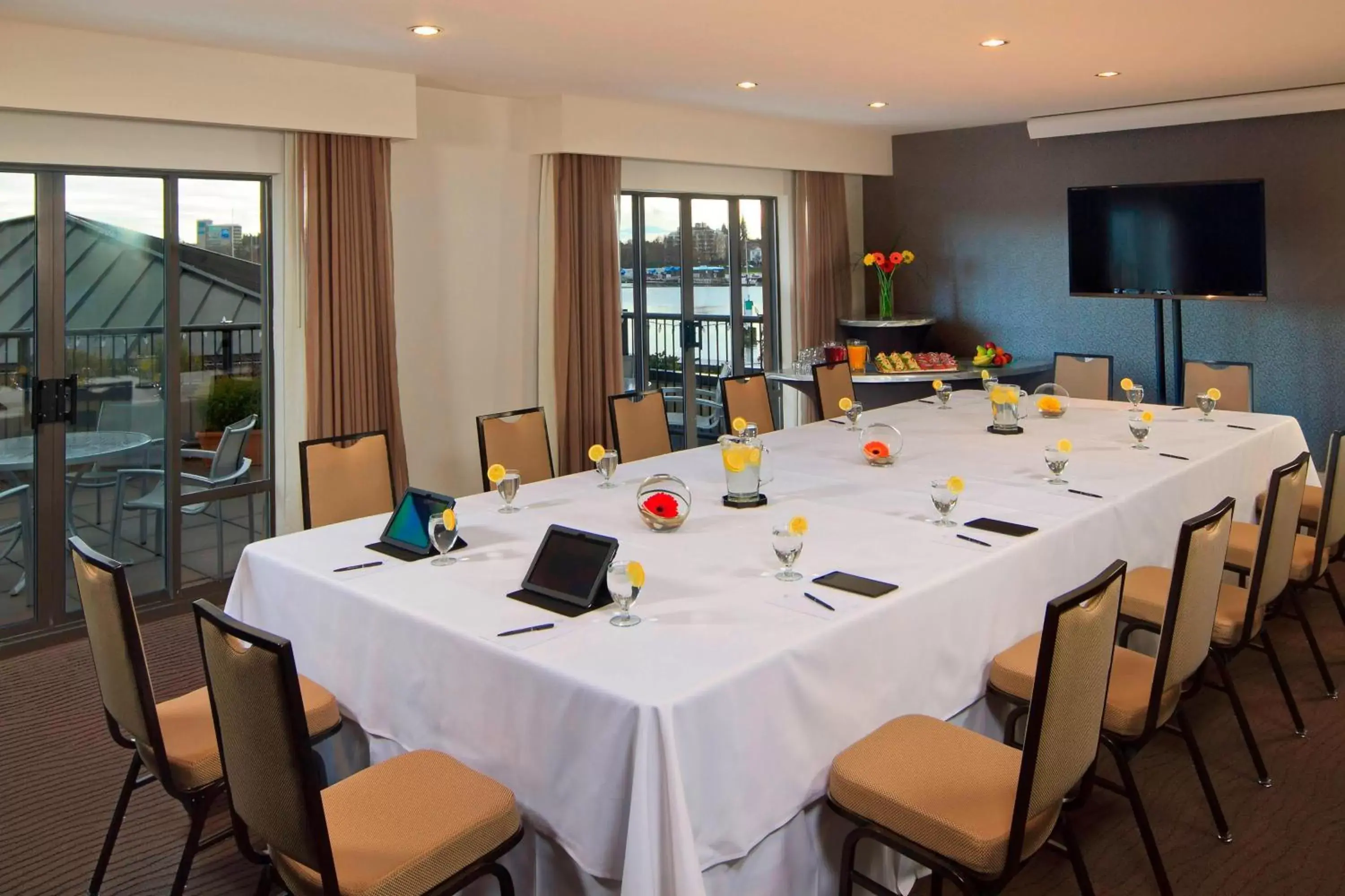 Meeting/conference room in Delta Hotels by Marriott Victoria Ocean Pointe Resort