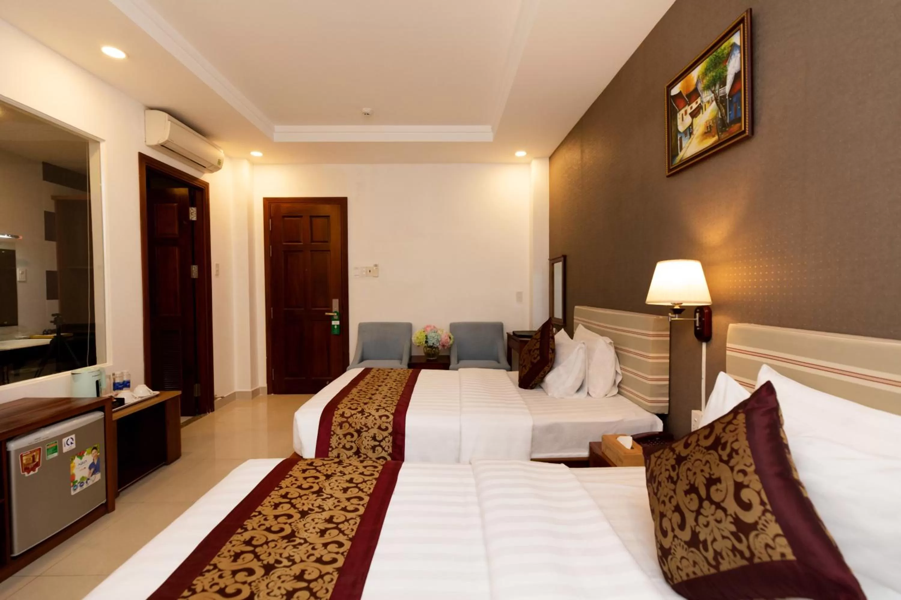 Bedroom, Bed in Airport Saigon Hotel - Gần ẩm thực đêm chợ Phạm Văn Hai