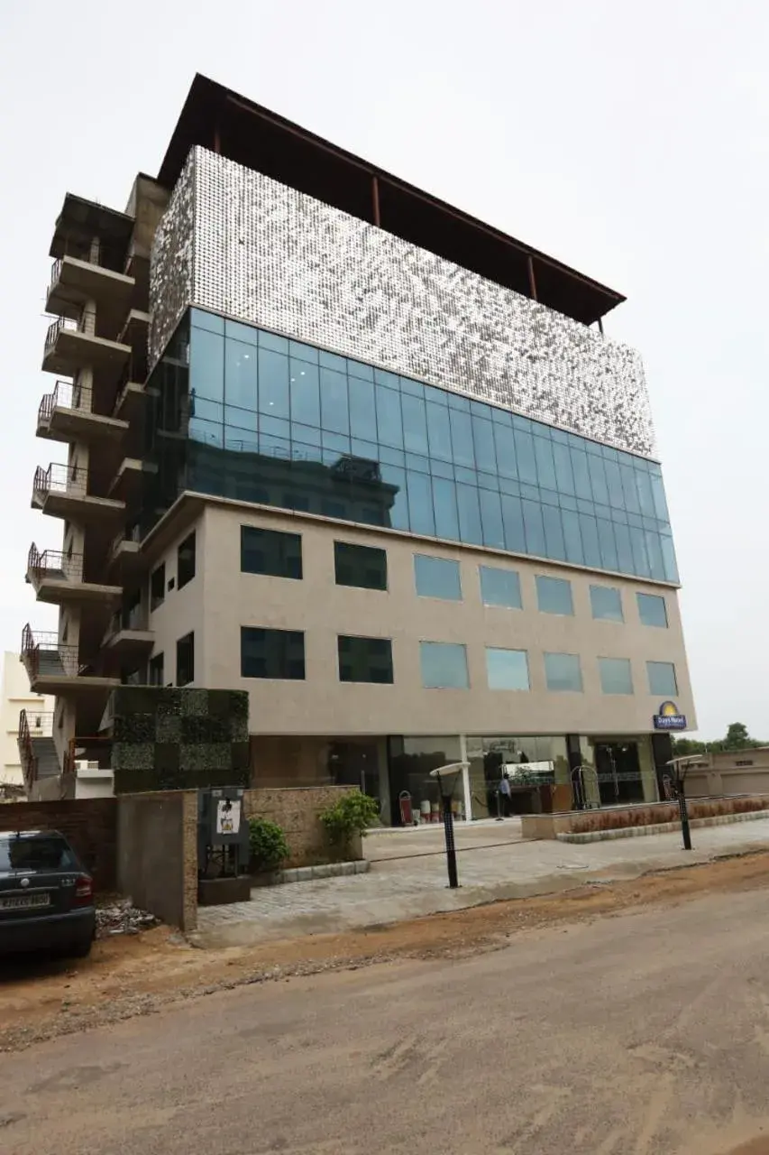 Facade/entrance, Property Building in Days Hotel Jaipur Tonk Road