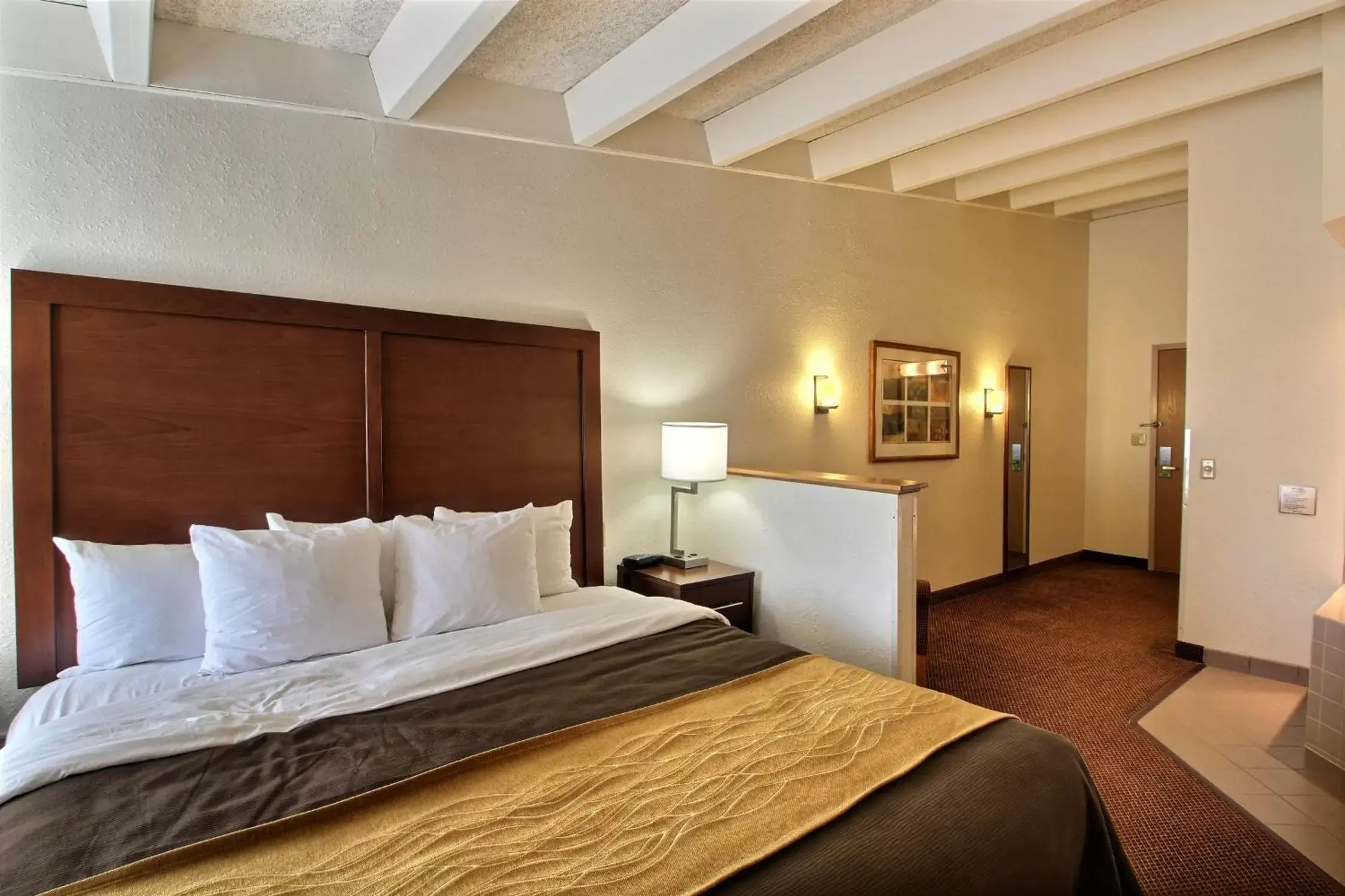 Bedroom, Bed in Comfort Inn & Suites Madison - Airport