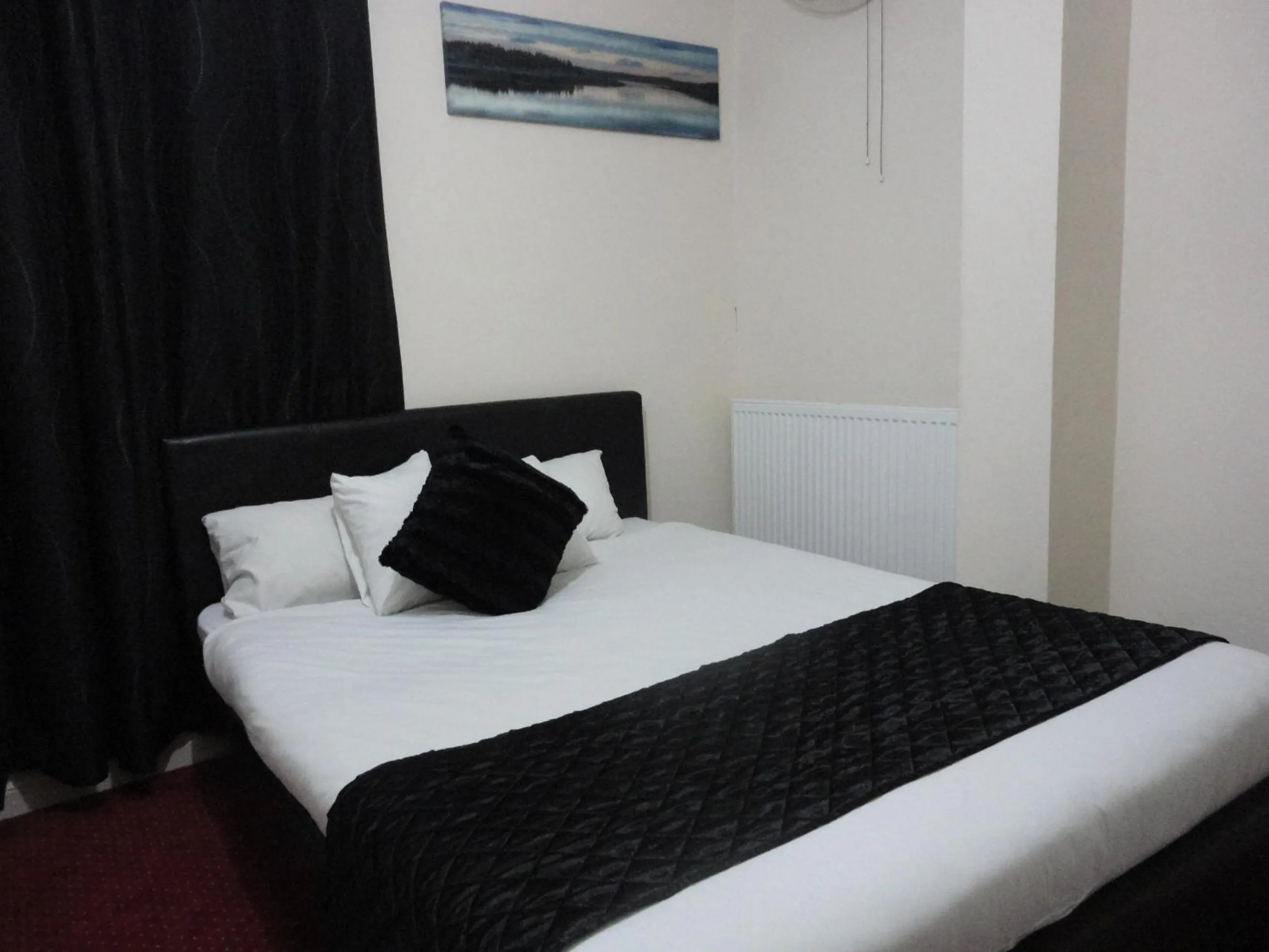 Bed in City View Hotel - Roman Road Market