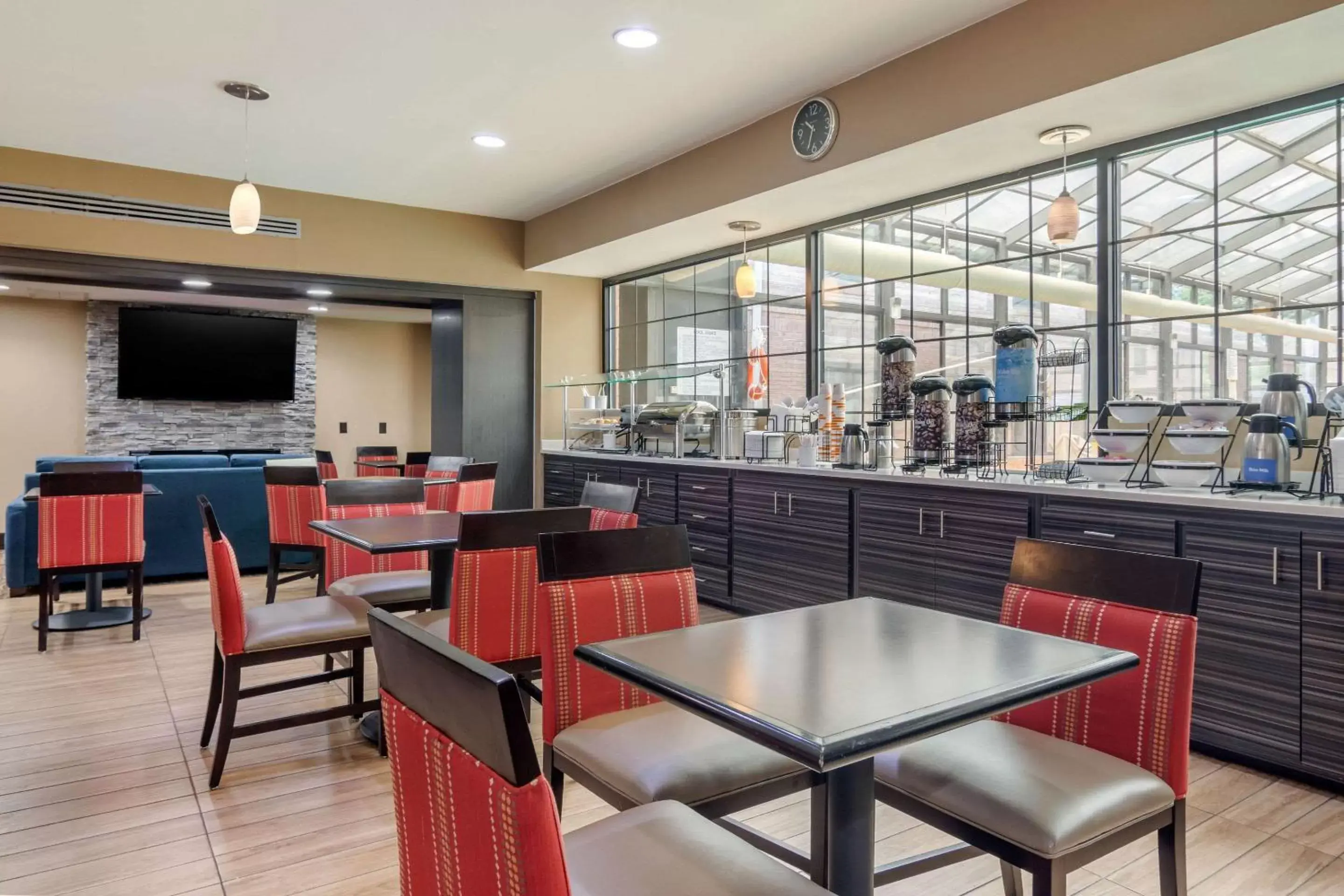 Restaurant/Places to Eat in Comfort Inn & Suites Perry National Fairgrounds Area