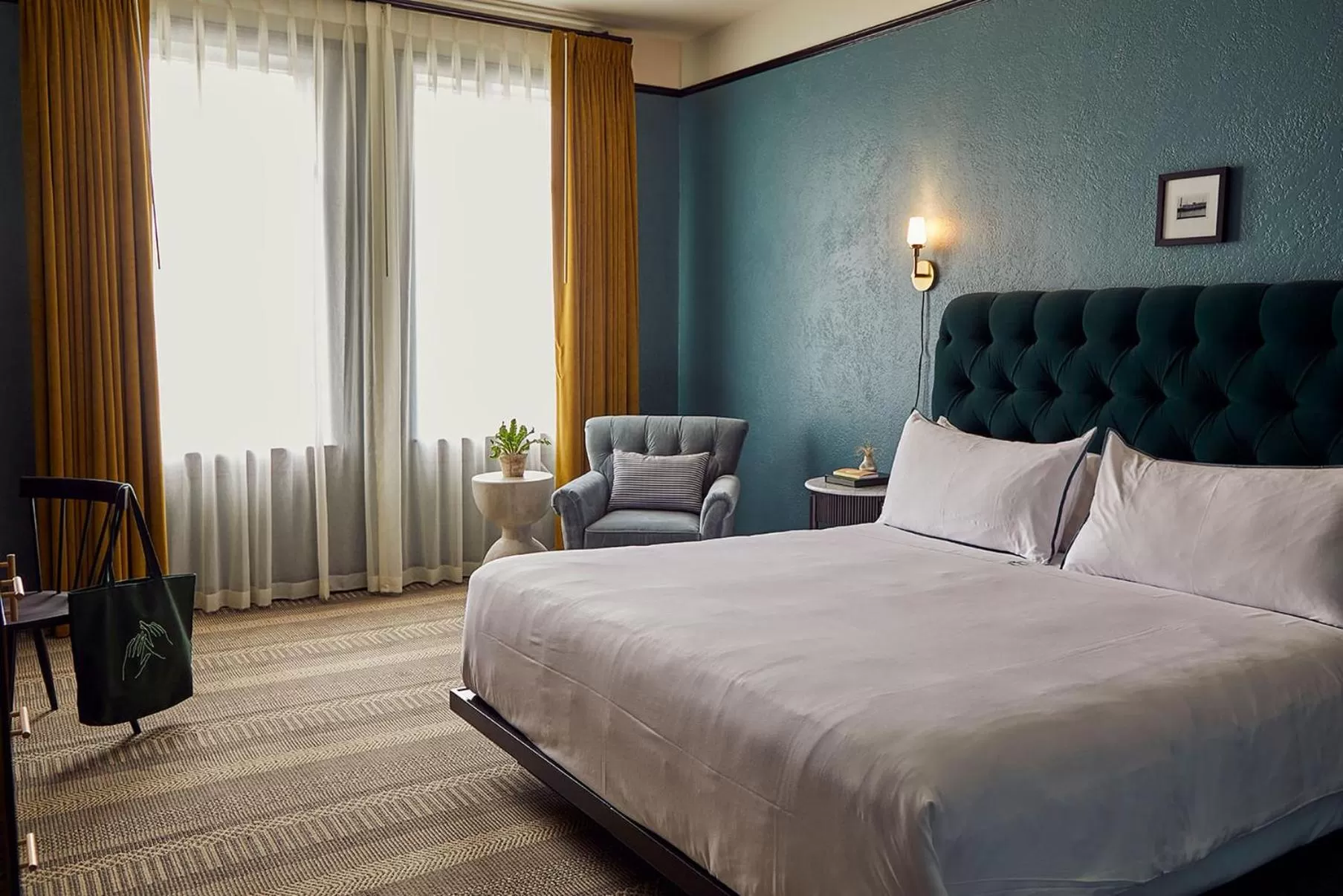 Photo of the whole room, Bed in Emeline