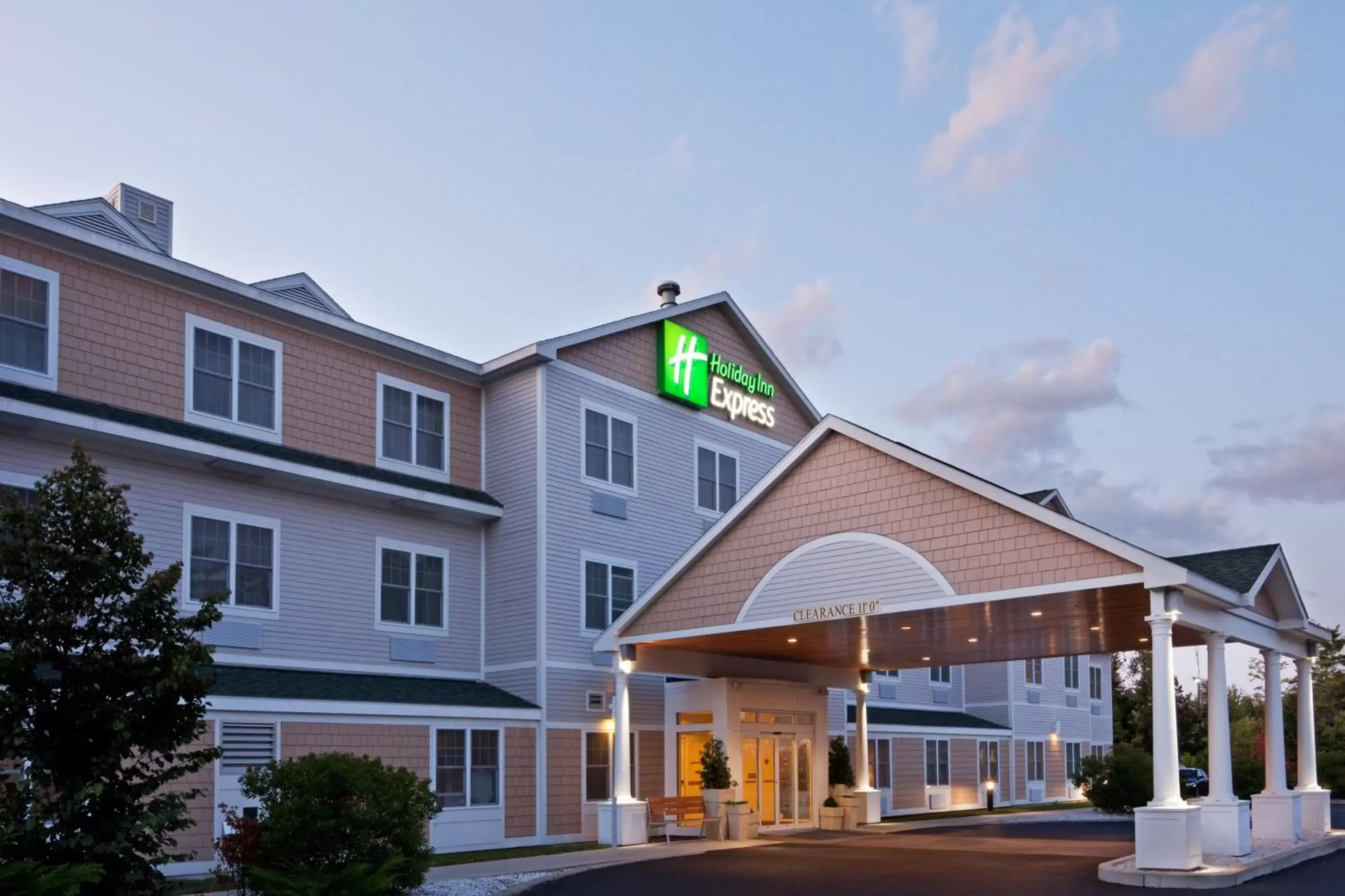 Property Building in Holiday Inn Express Hotel & Suites Freeport, an IHG Hotel