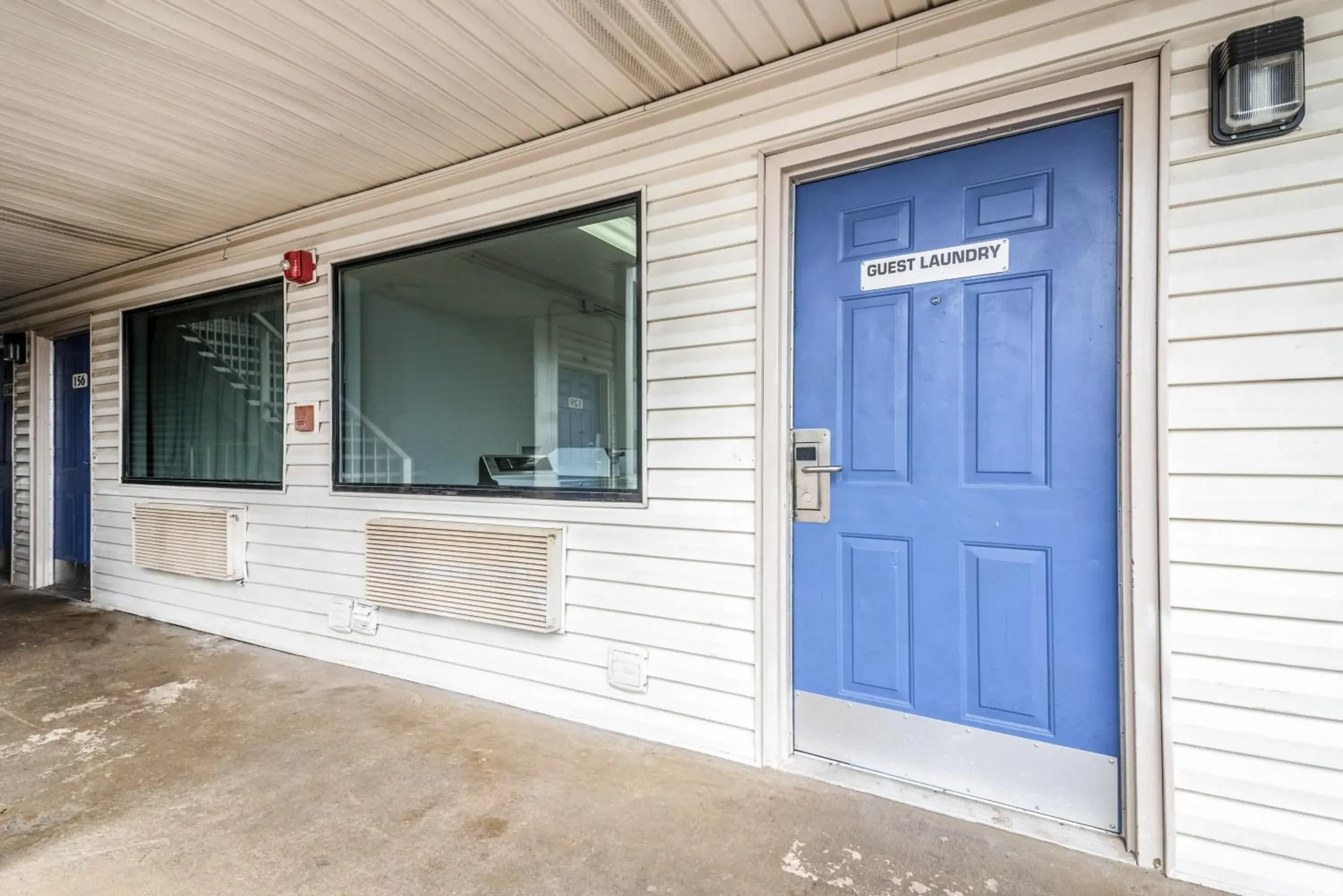 Facade/entrance in Motel 6-Anniston, AL