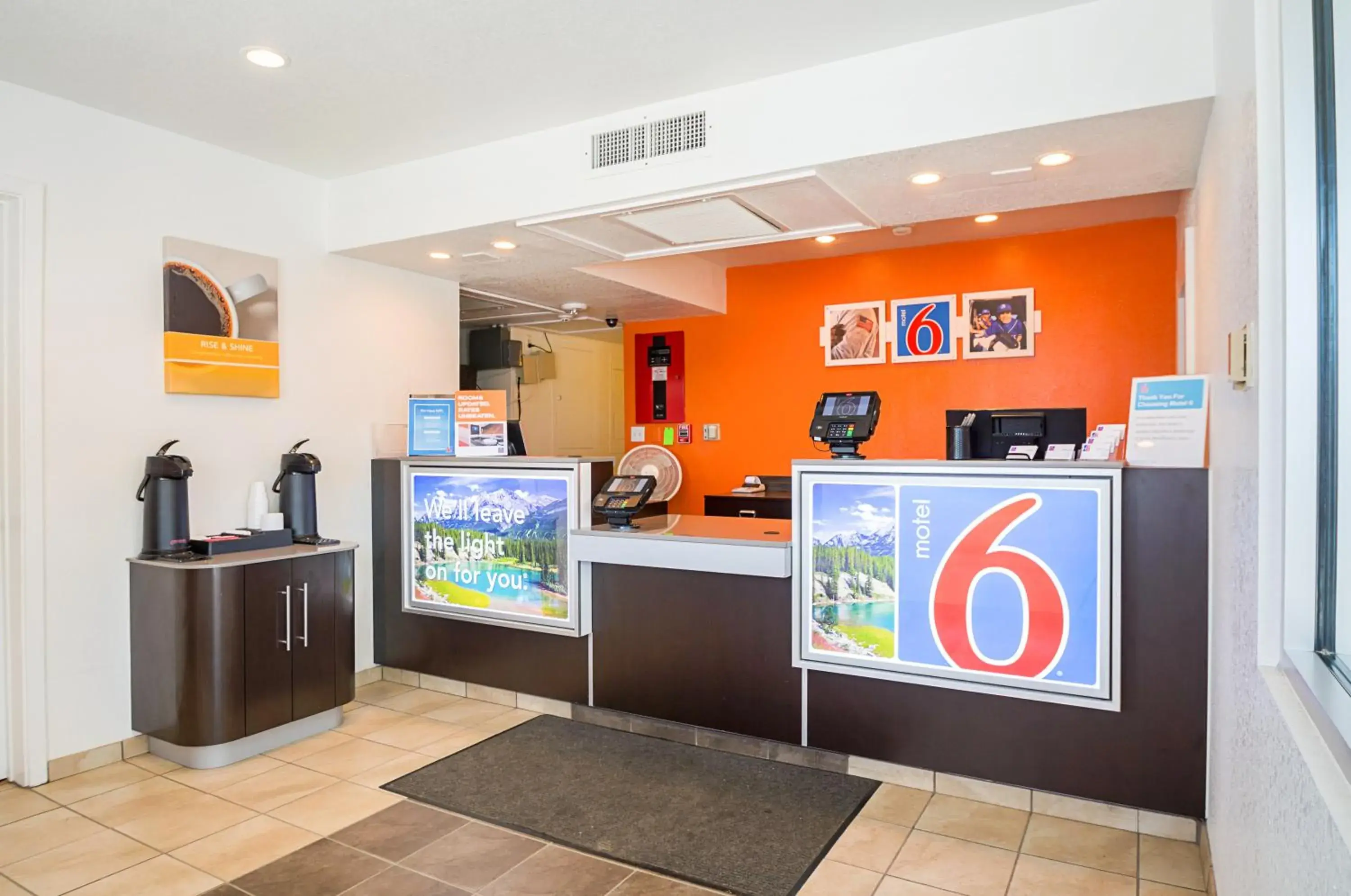 Lobby or reception, Lobby/Reception in Motel 6-Pueblo, CO - I-25