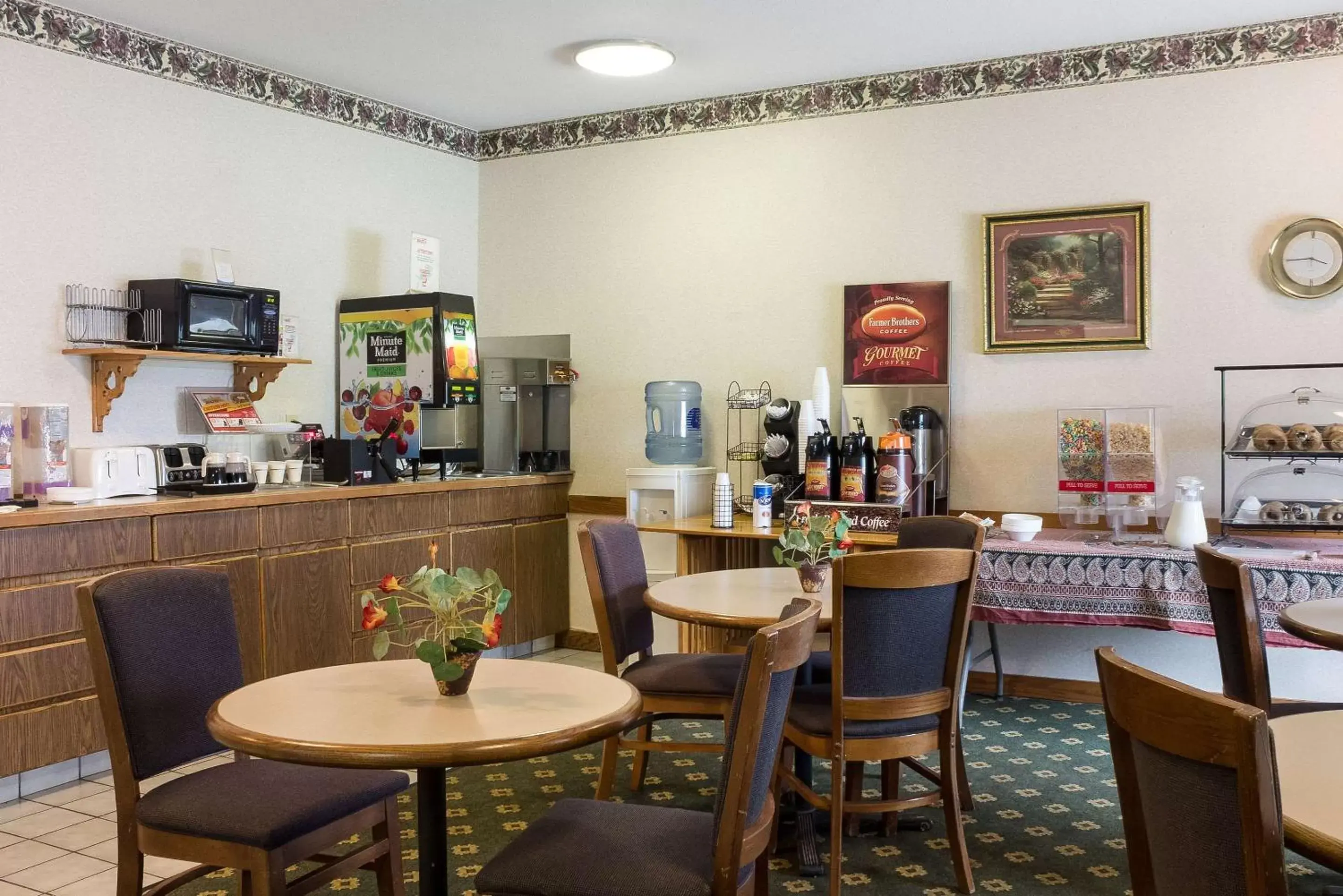 Restaurant/Places to Eat in Rodeway Inn Wahpeton