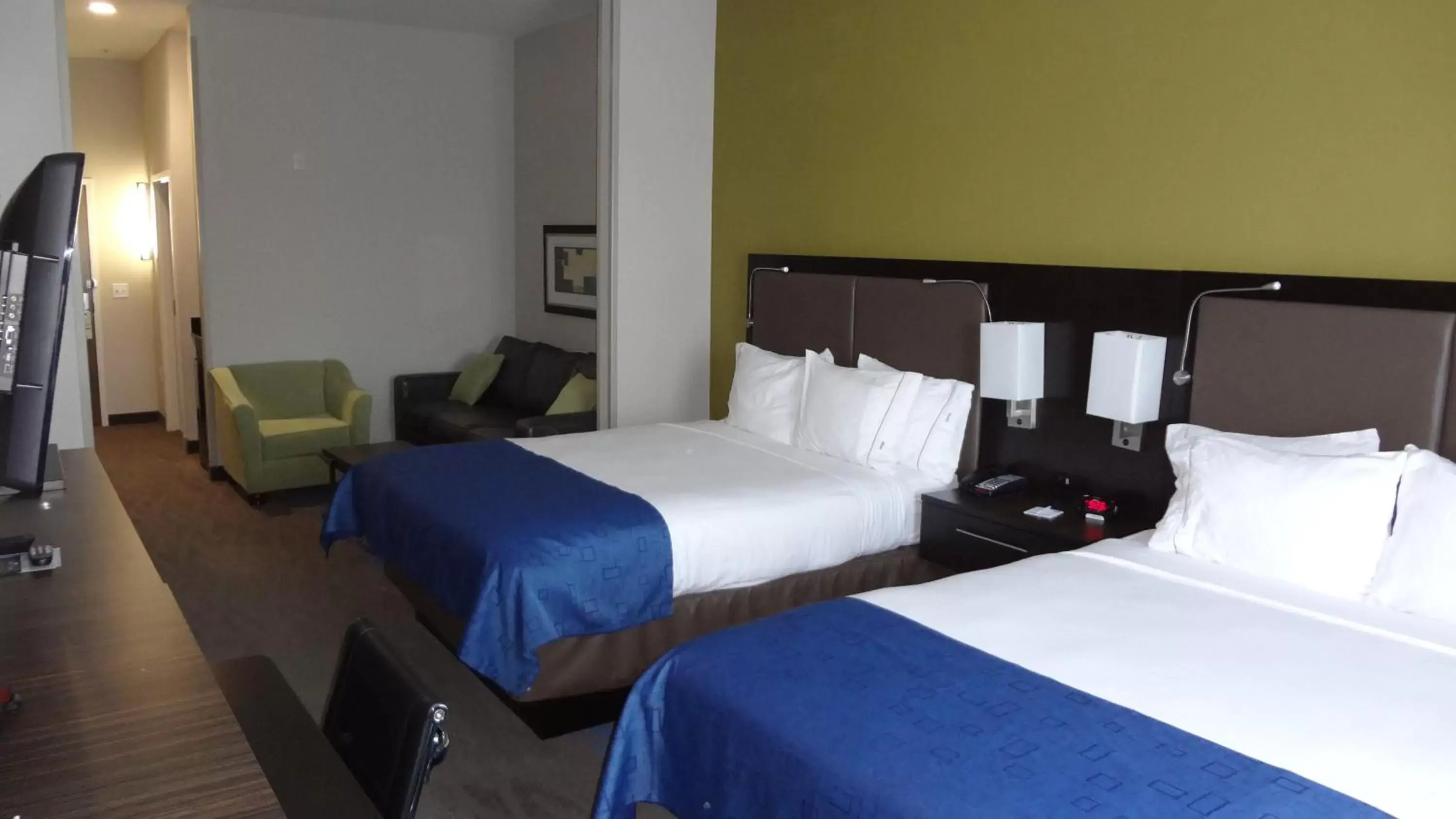 Photo of the whole room, Bed in Holiday Inn Express El Reno, an IHG Hotel