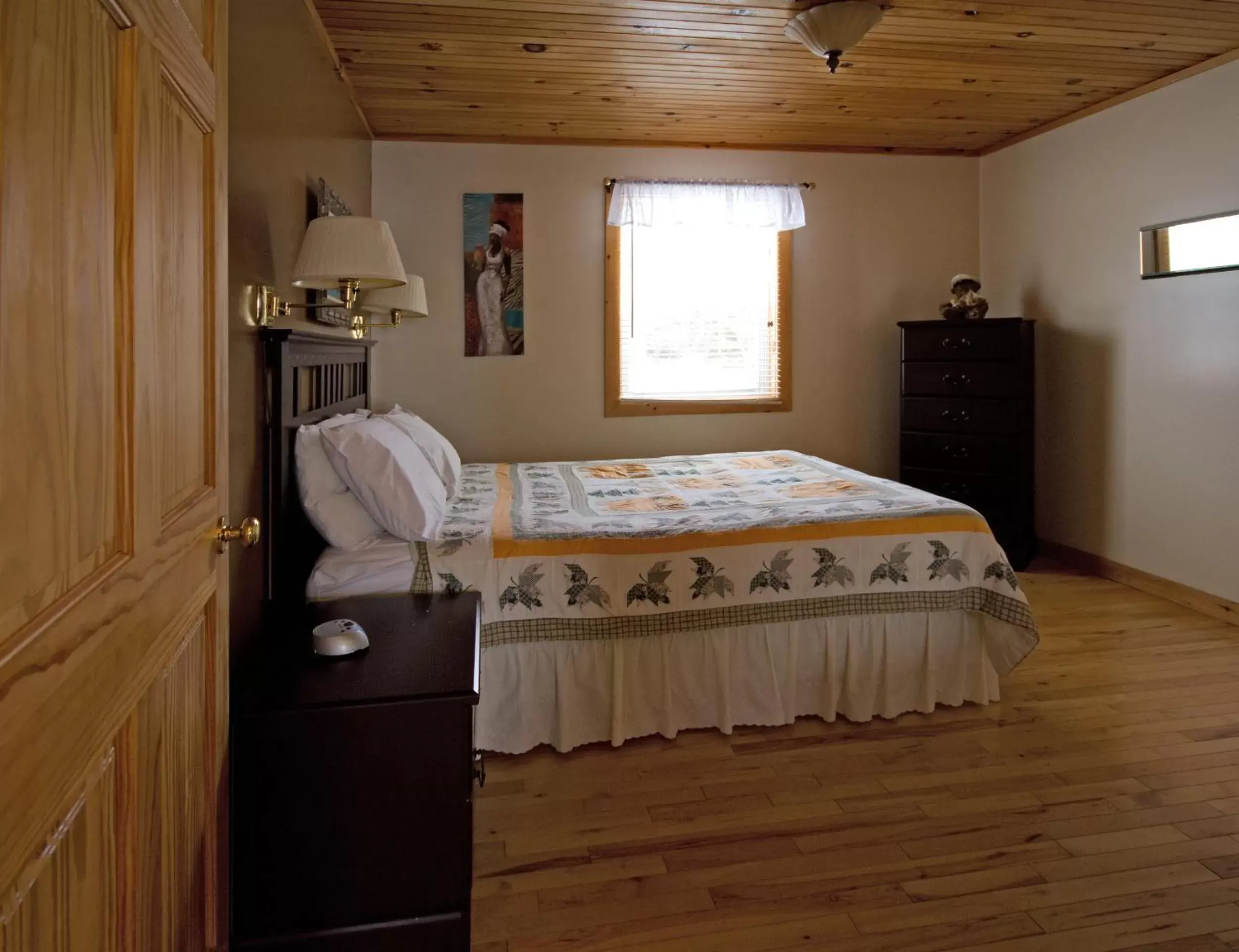 Bed in Mackenzie Motel & Cottages