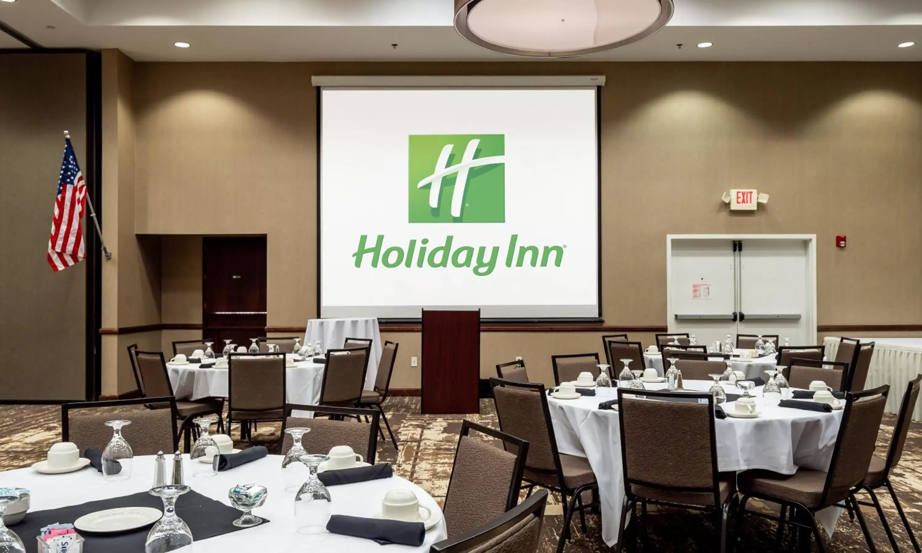 Meeting/conference room, Restaurant/Places to Eat in Holiday Inn Conference Center Marshfield, an IHG Hotel