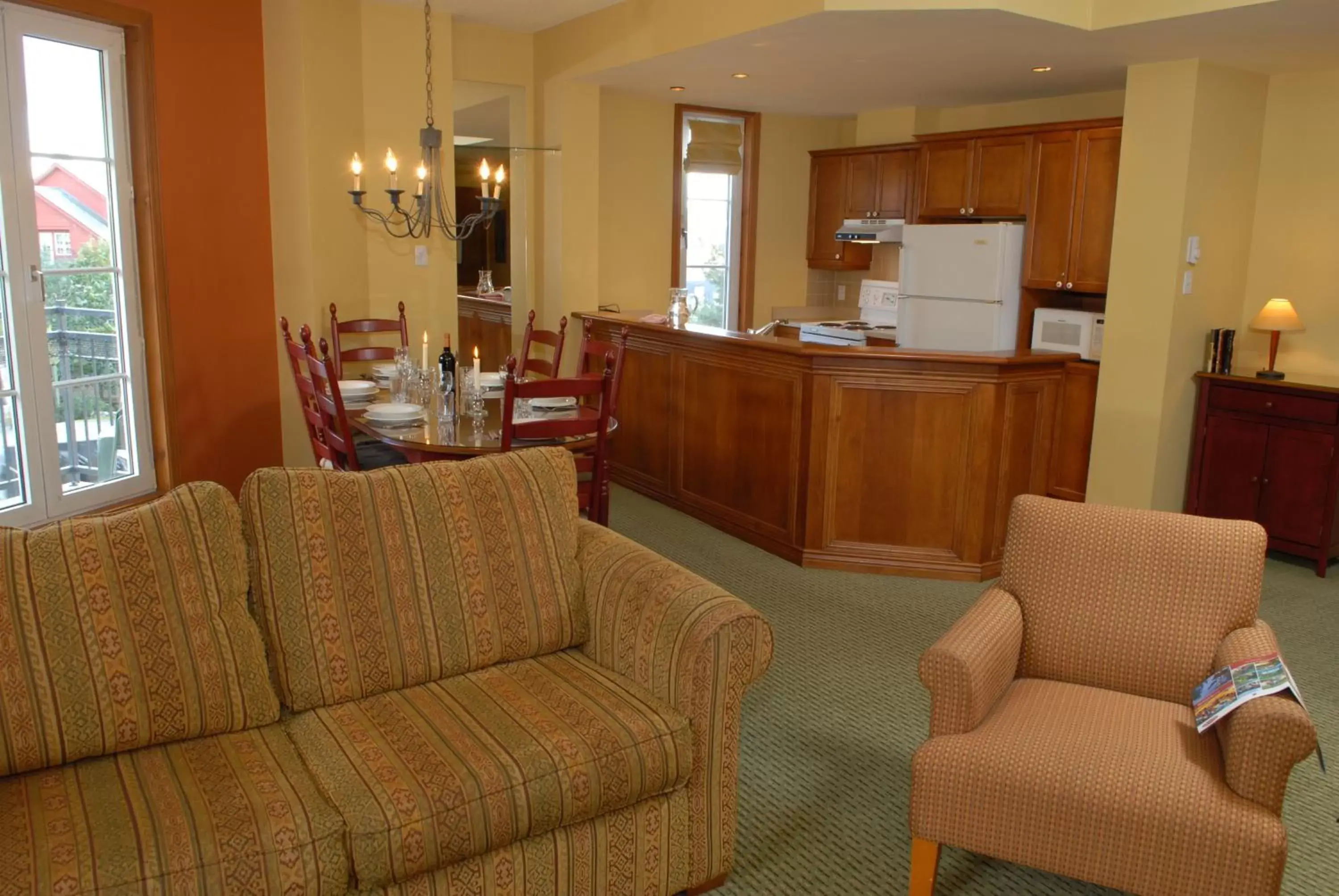 Kitchen or kitchenette, Seating Area in Place Saint Bernard Mont Tremblant