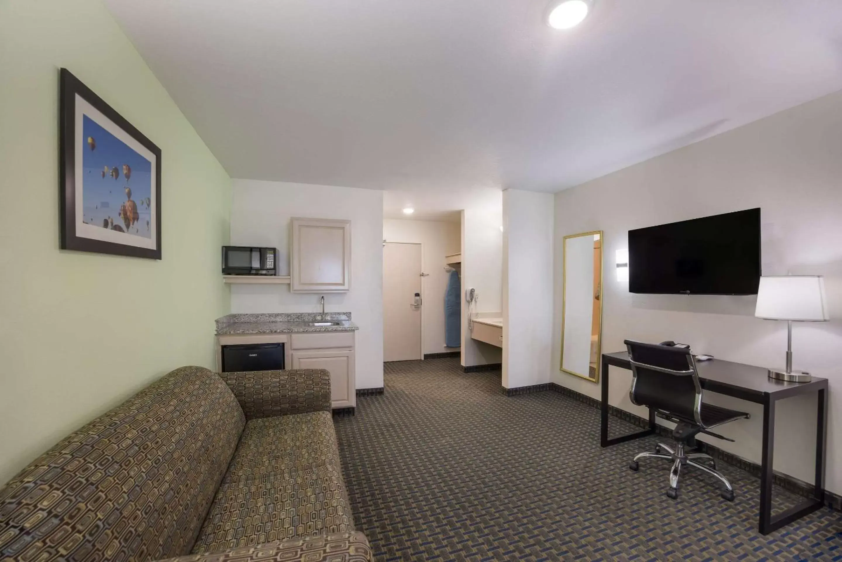 Photo of the whole room, Seating Area in Quality Inn & Suites