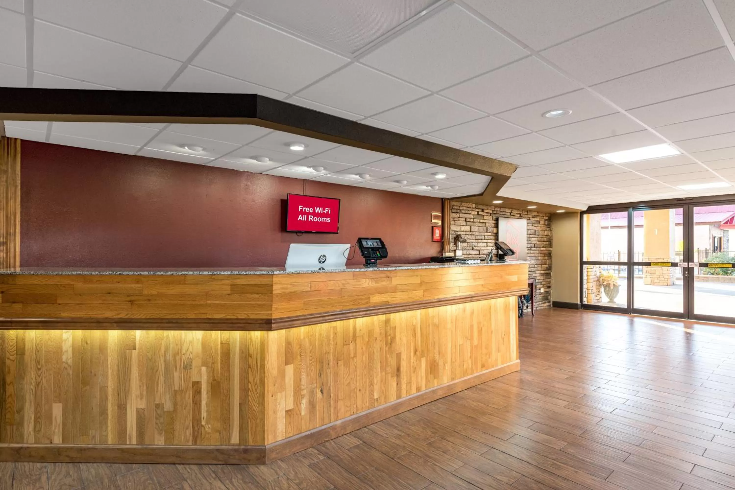 Lobby or reception in Red Roof Inn & Suites Pigeon Forge Parkway